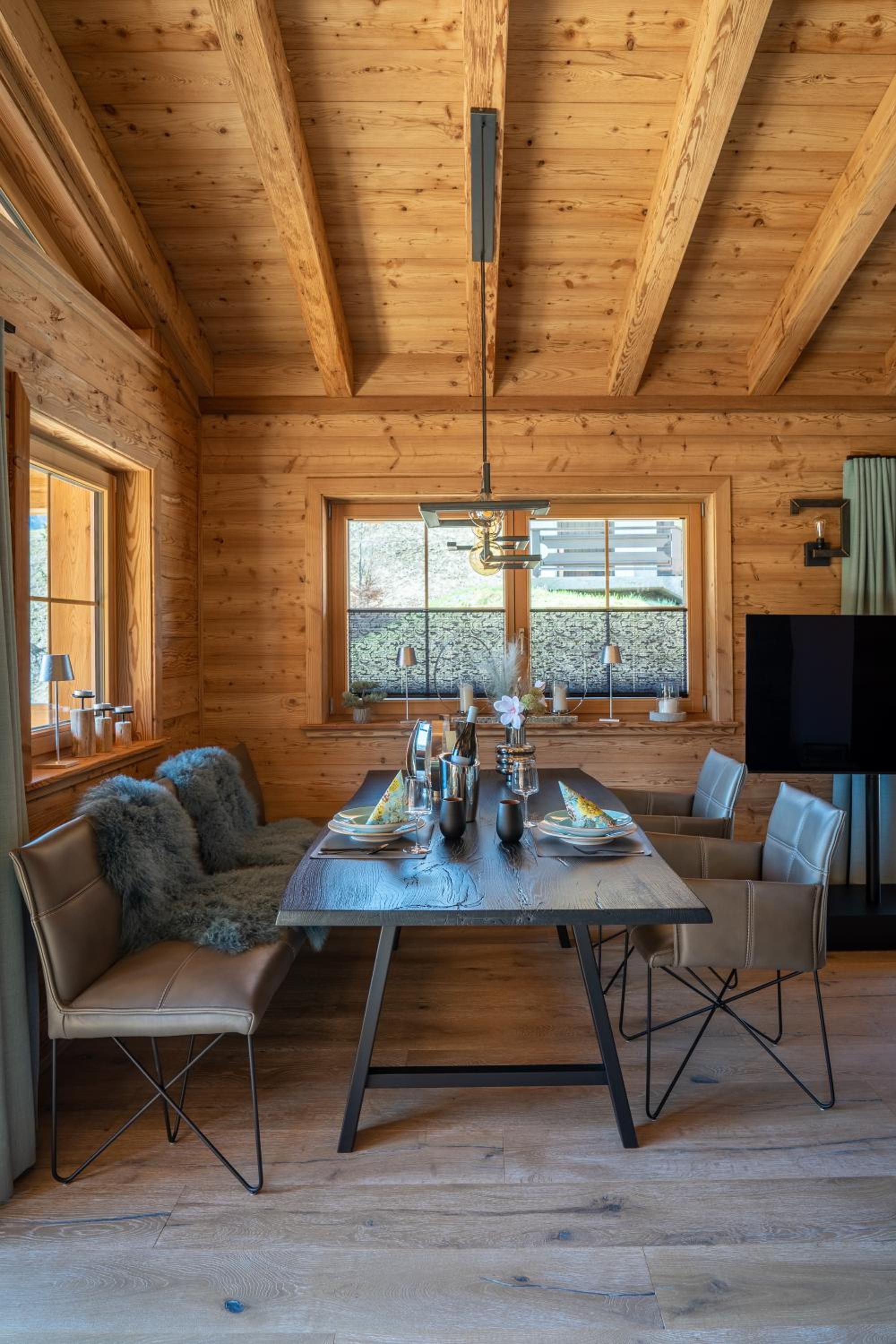 Mountain Chalet R