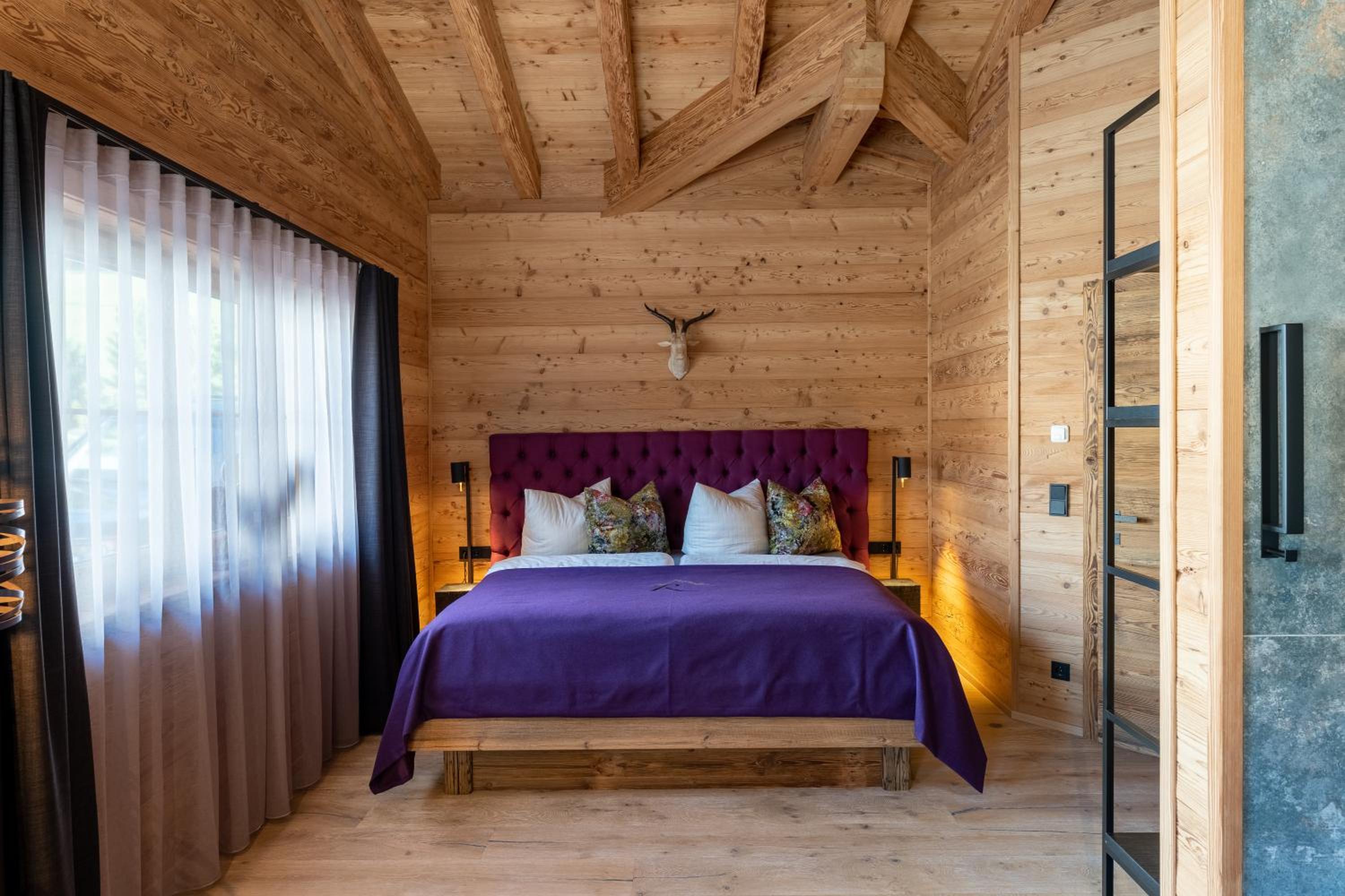 Mountain Chalet R