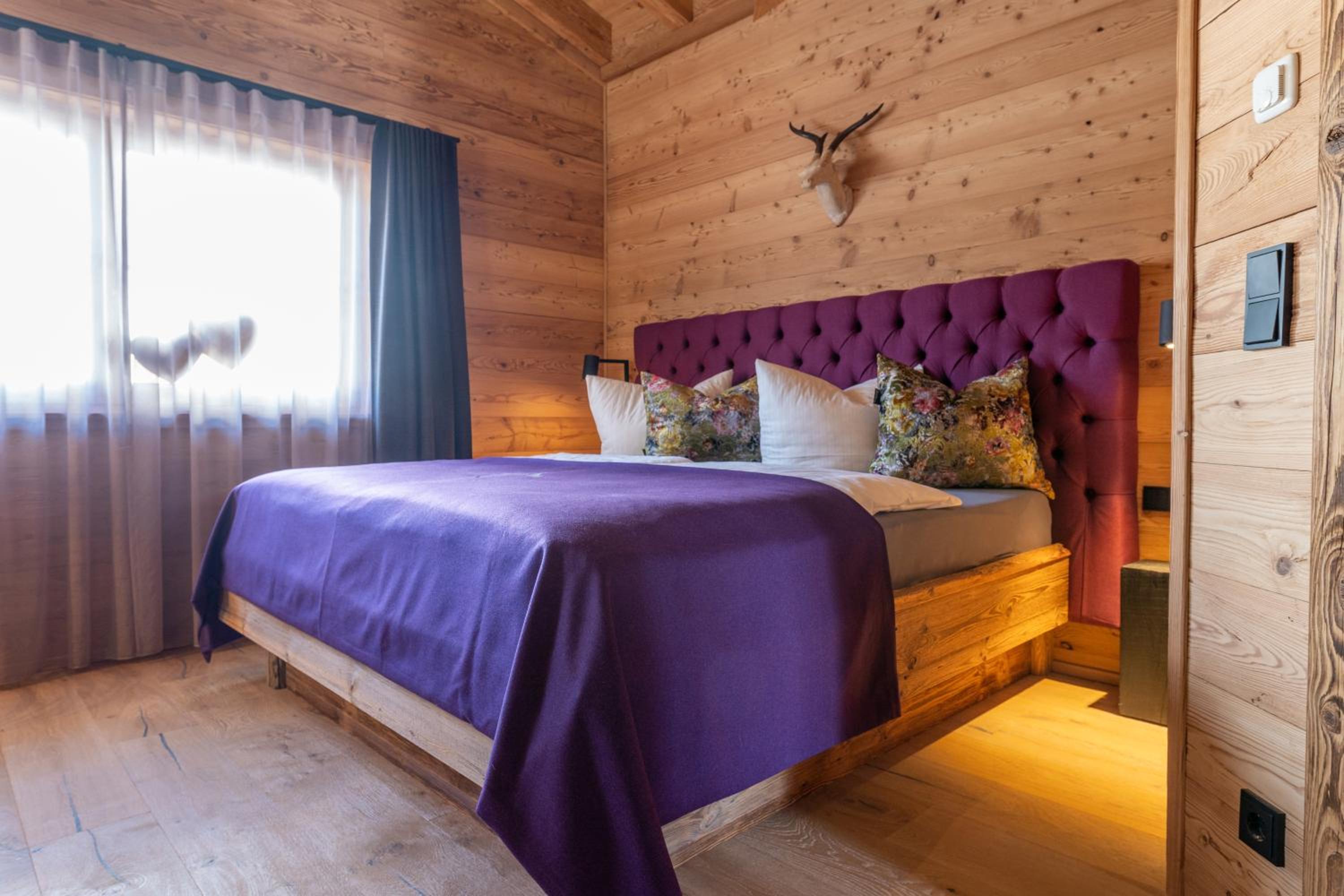 Mountain Chalet R
