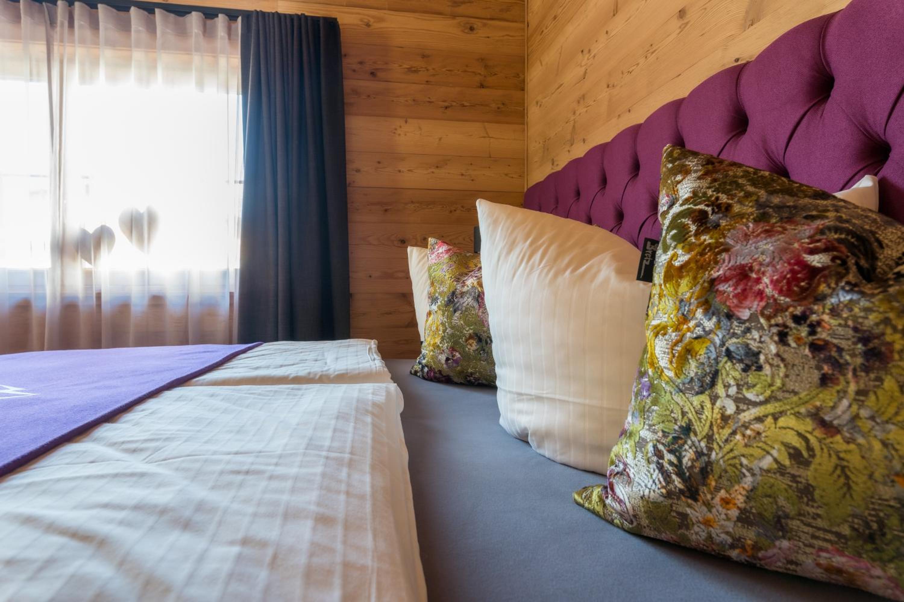 Mountain Chalet R