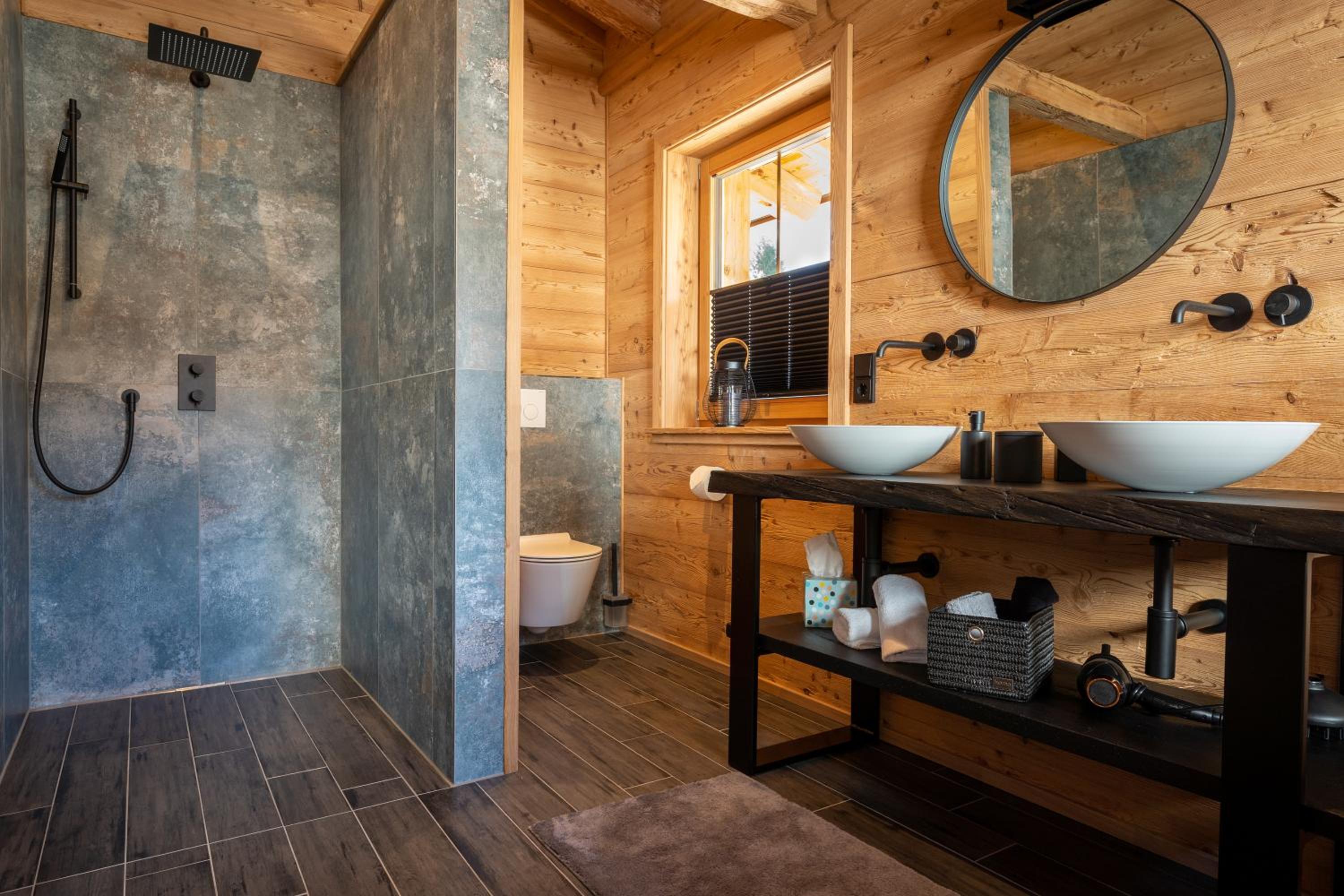 Mountain Chalet R