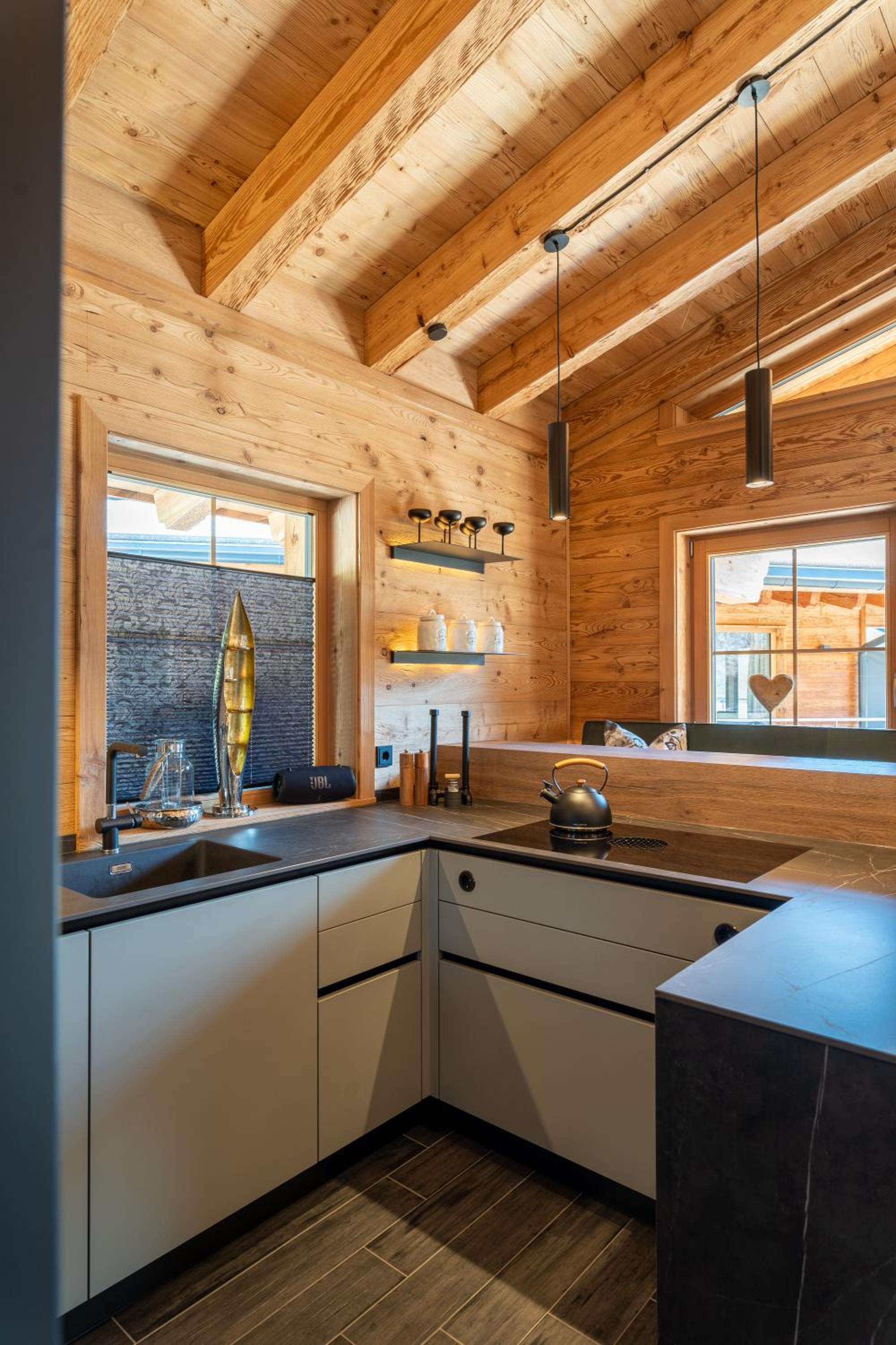 Mountain Chalet R