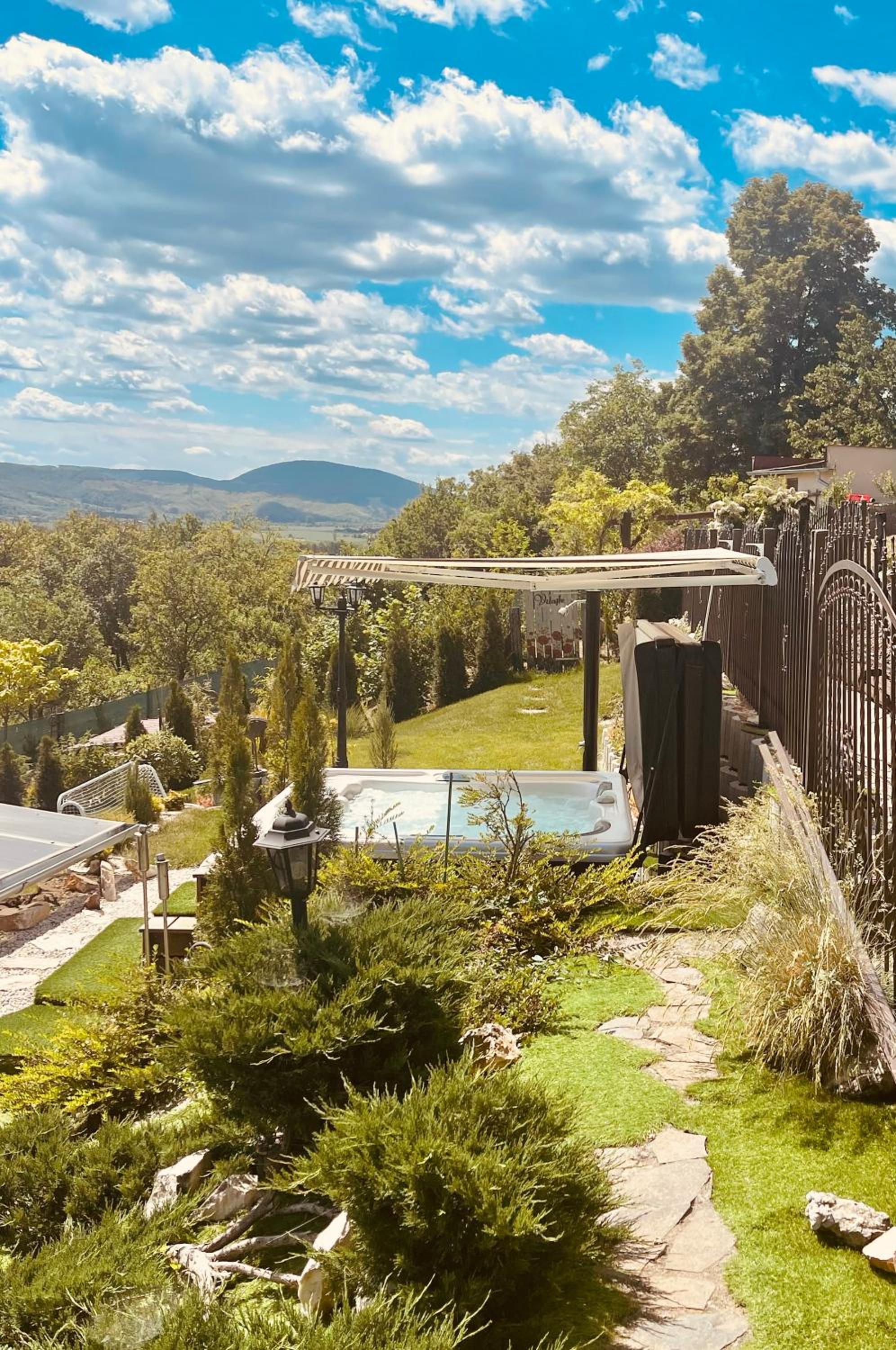 Luxus Resort - Zupko view 2
