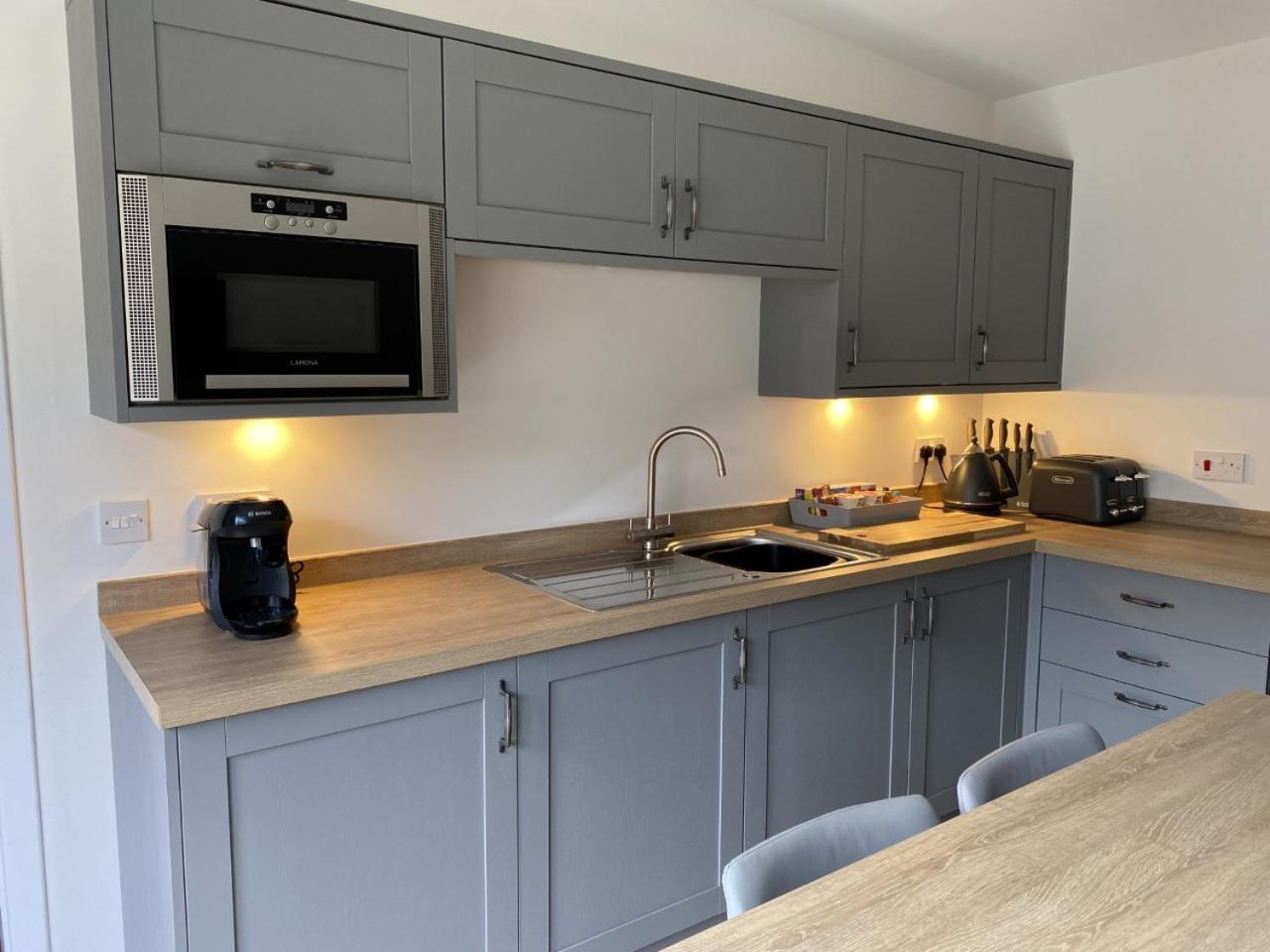 White Cottage - Cosy Holiday Cottage in Drymen, Loch Lomond & Trossachs view 4