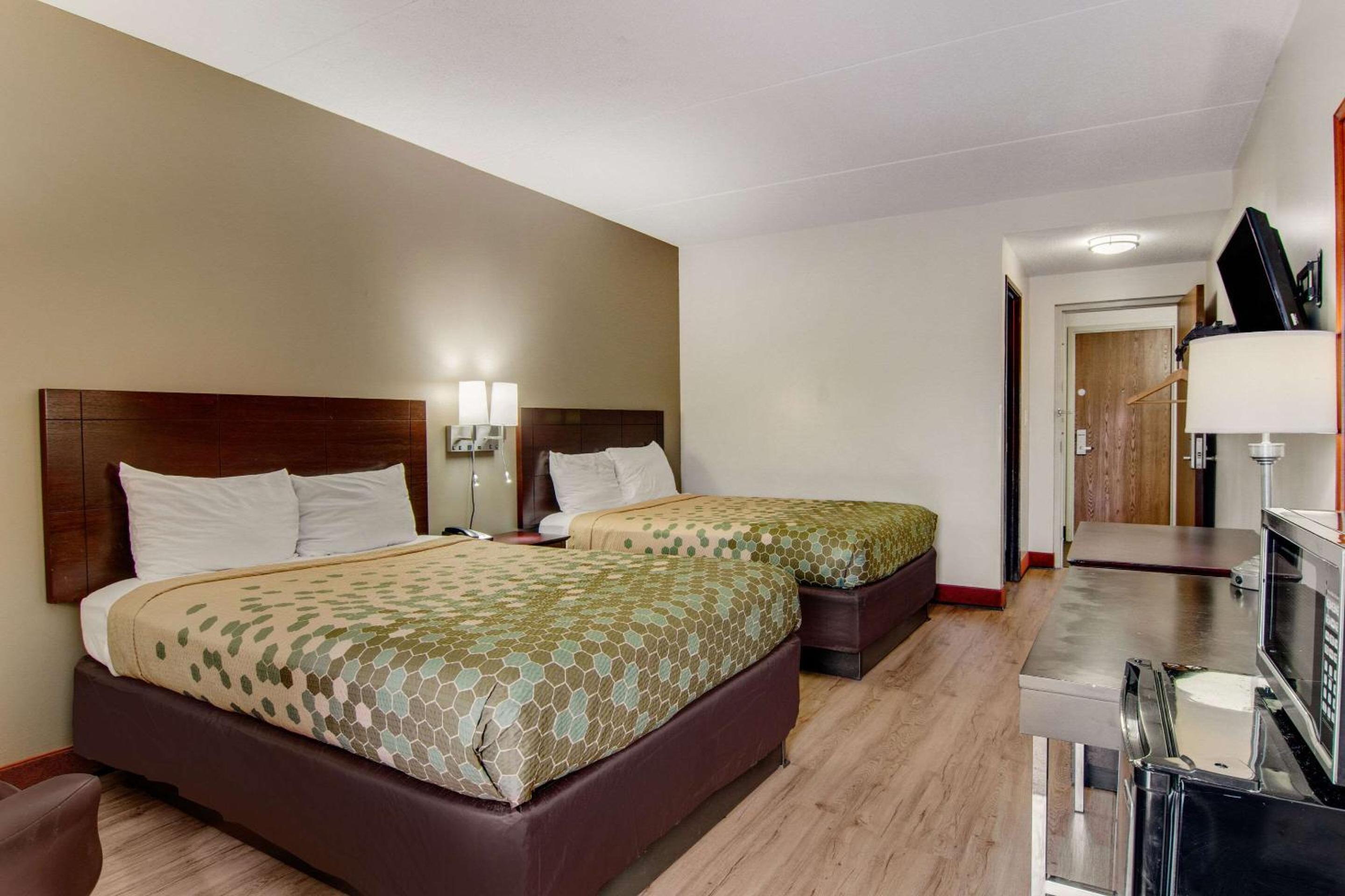 Cadillac Vacations - Econo Lodge Cadillac - Property Image 44