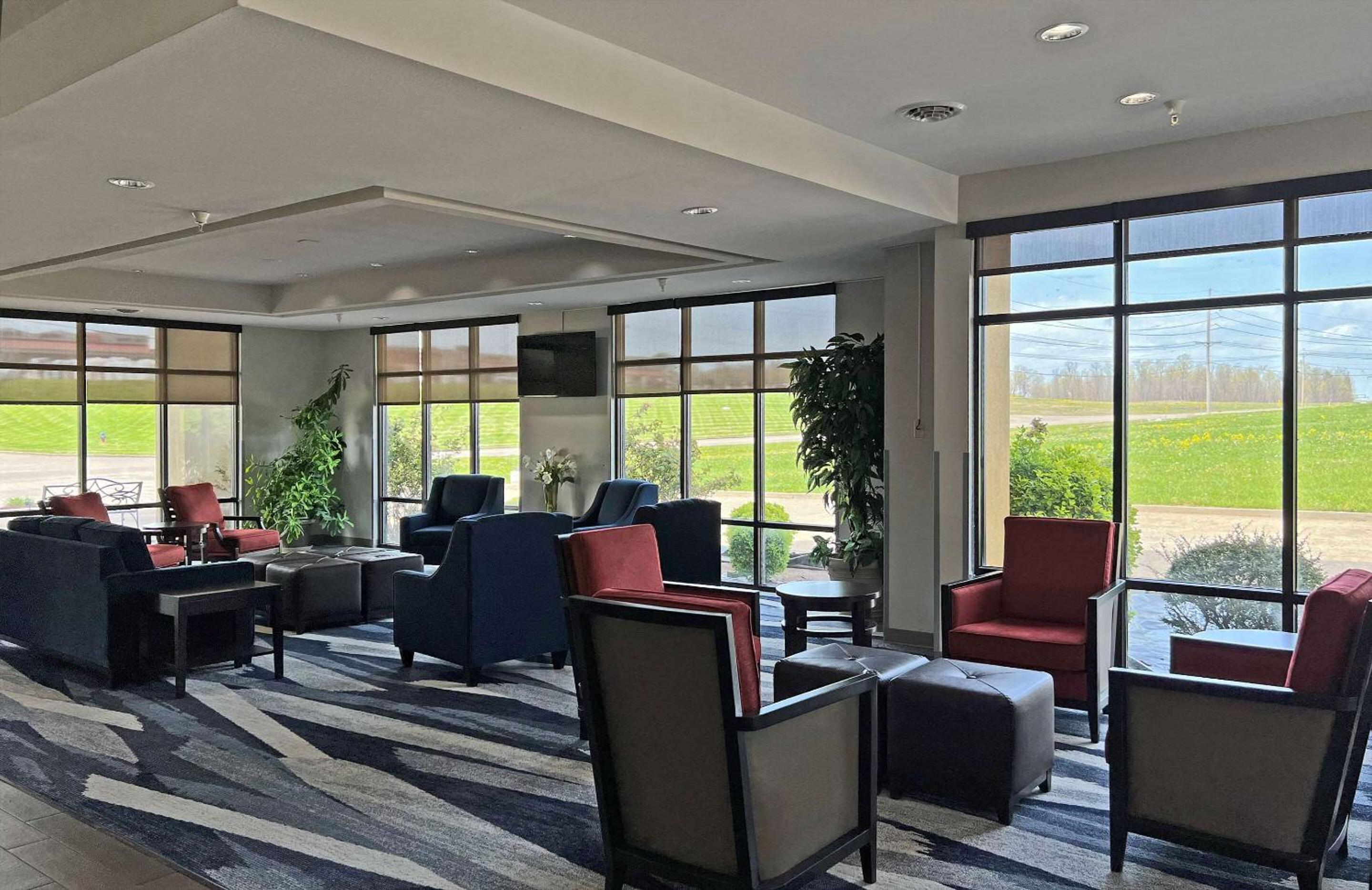 Jacksonville Vacations - Comfort Suites Jackson-Cape Girardeau - Property Image 4