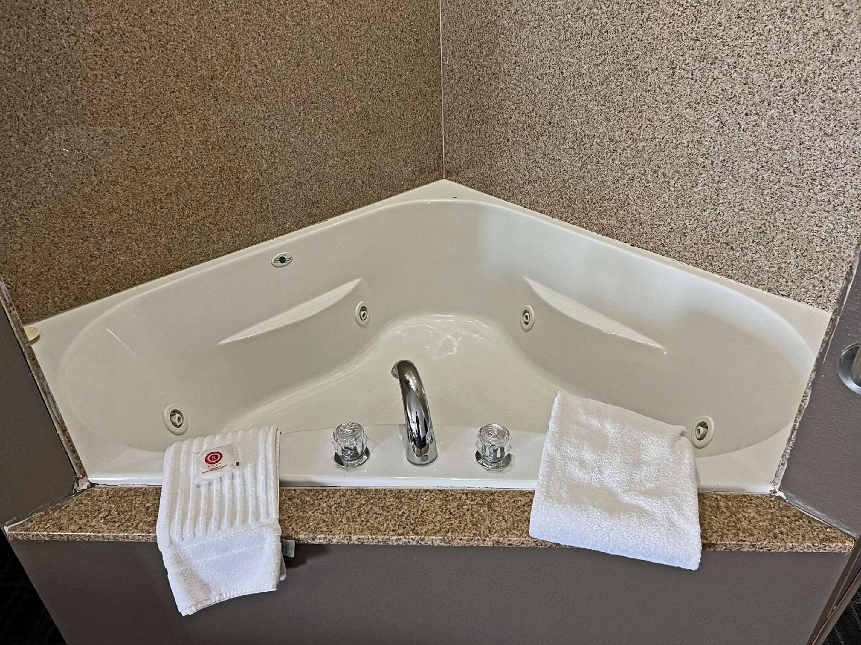 Jacksonville Vacations - Comfort Suites Jackson-Cape Girardeau - Property Image 8