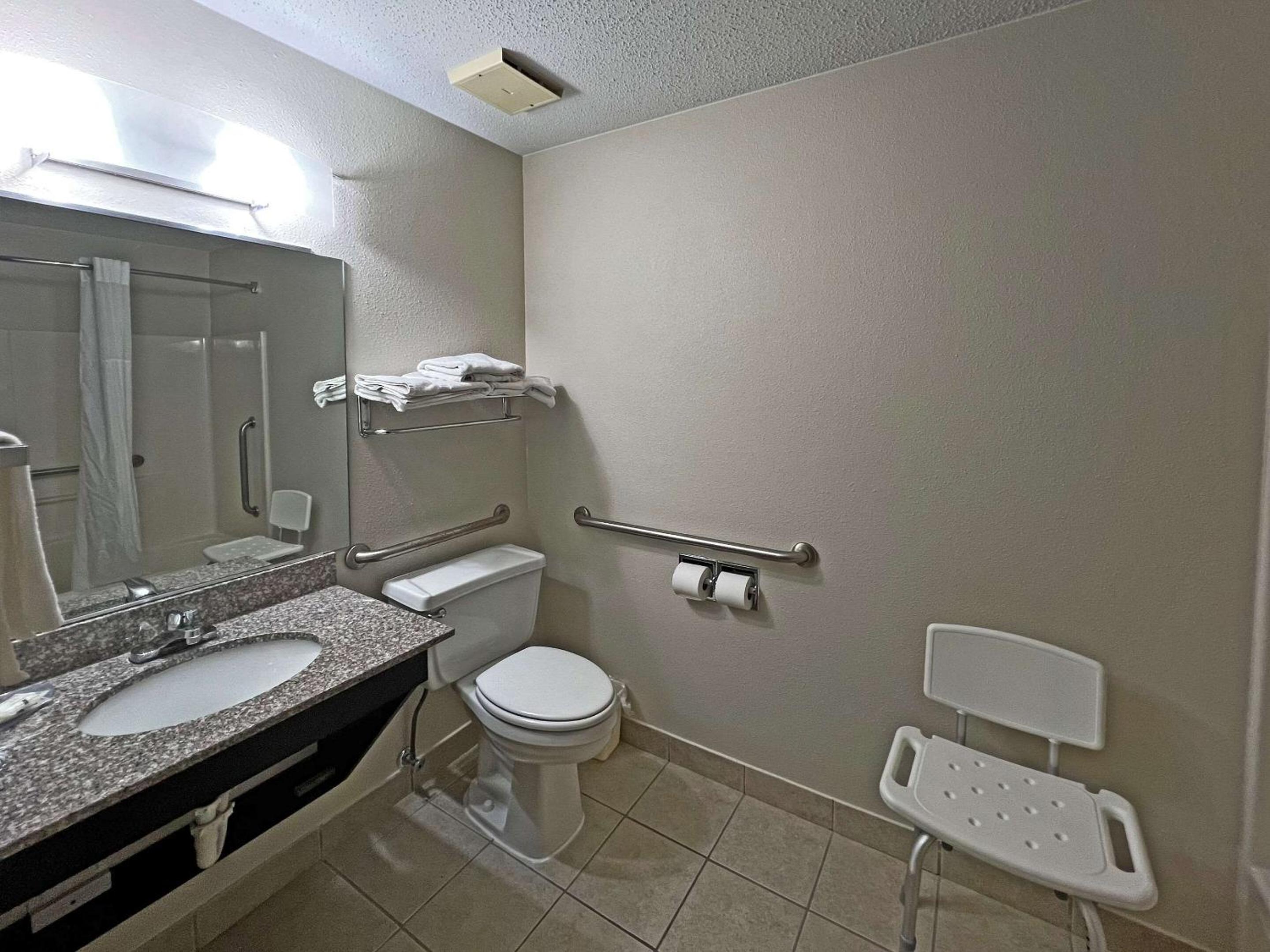 Mitchell Vacations - Quality Inn Mitchell I-90 - Property Image 36