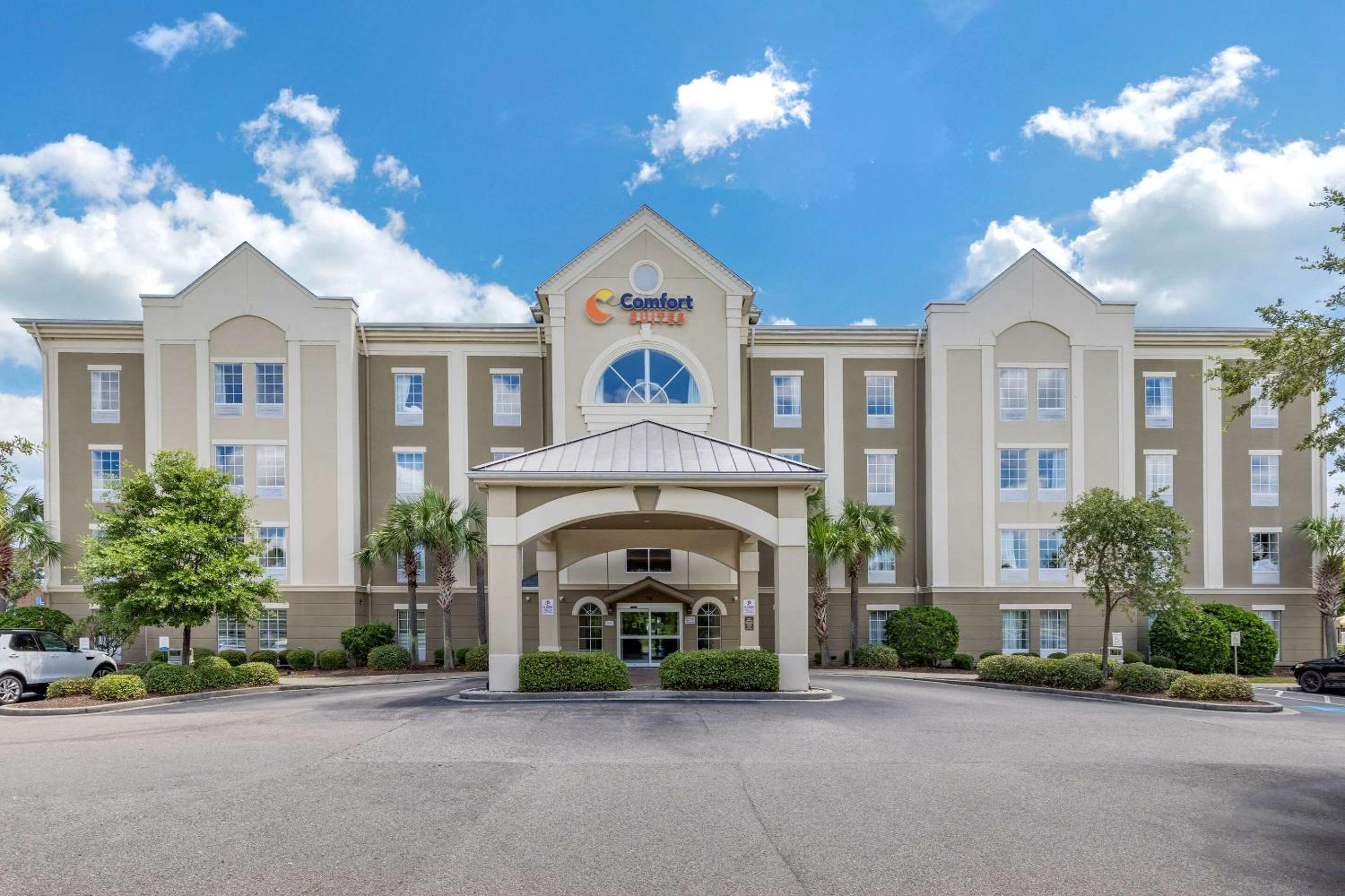 Hotel Comfort Suites Myrtle Beach Central - Image 1