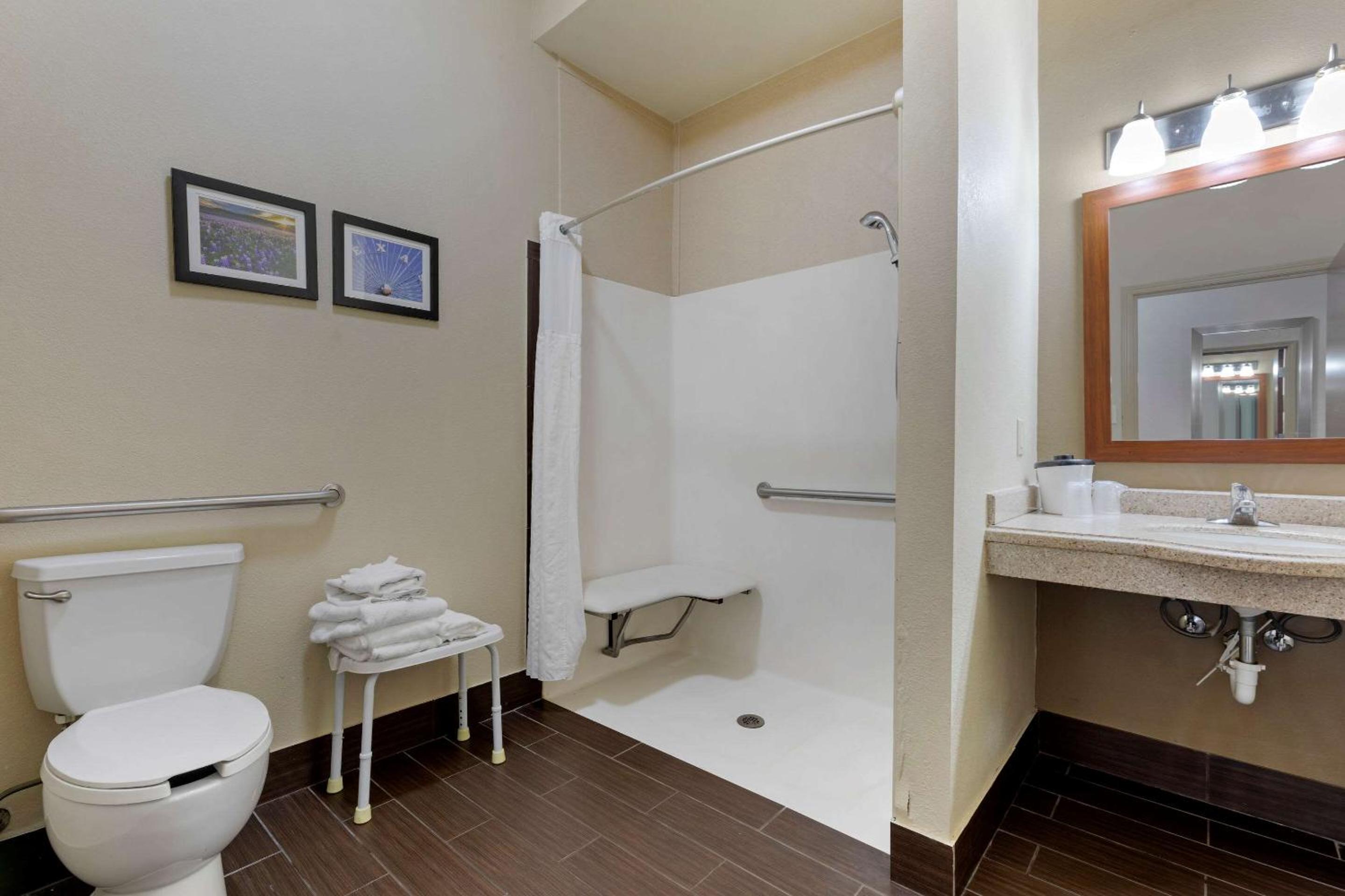 Gainesville Vacations - Comfort Suites Gainesville - Property Image 19