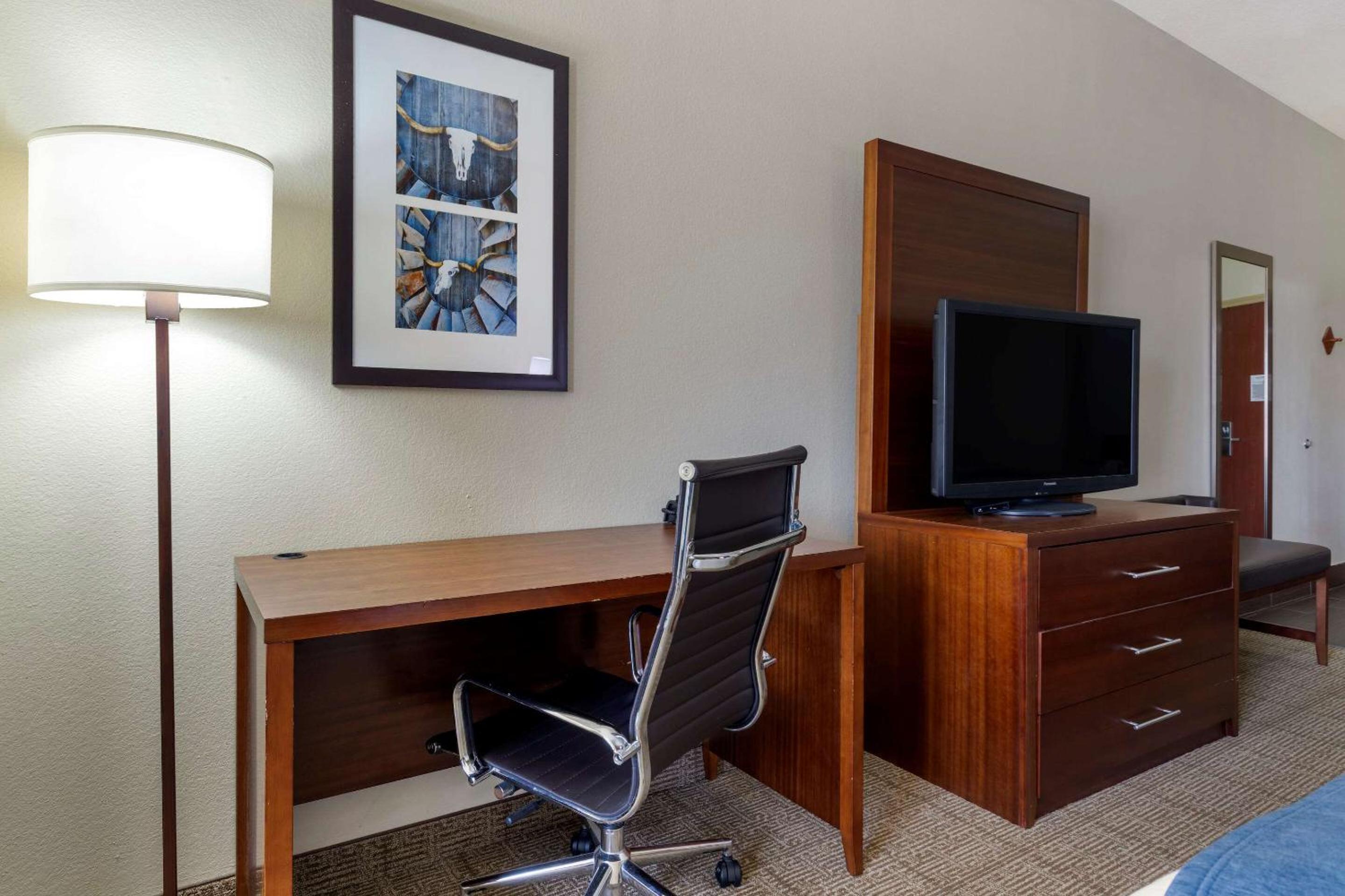 Gainesville Vacations - Comfort Suites Gainesville - Property Image 10