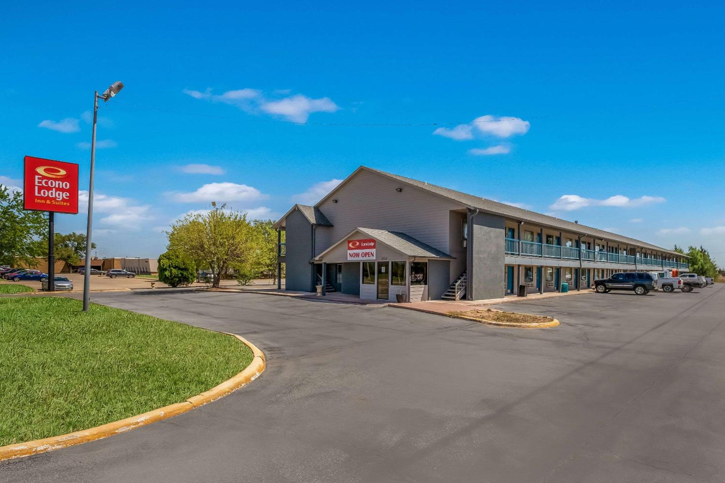 Enid Vacations - Econo Lodge Inn  Suites - Property Image 1