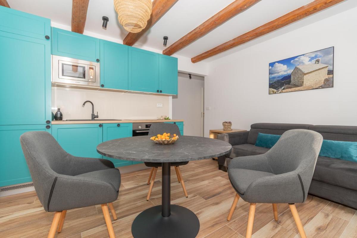 Ivka Makarska - modern and luxurious oldtown apartament view 4