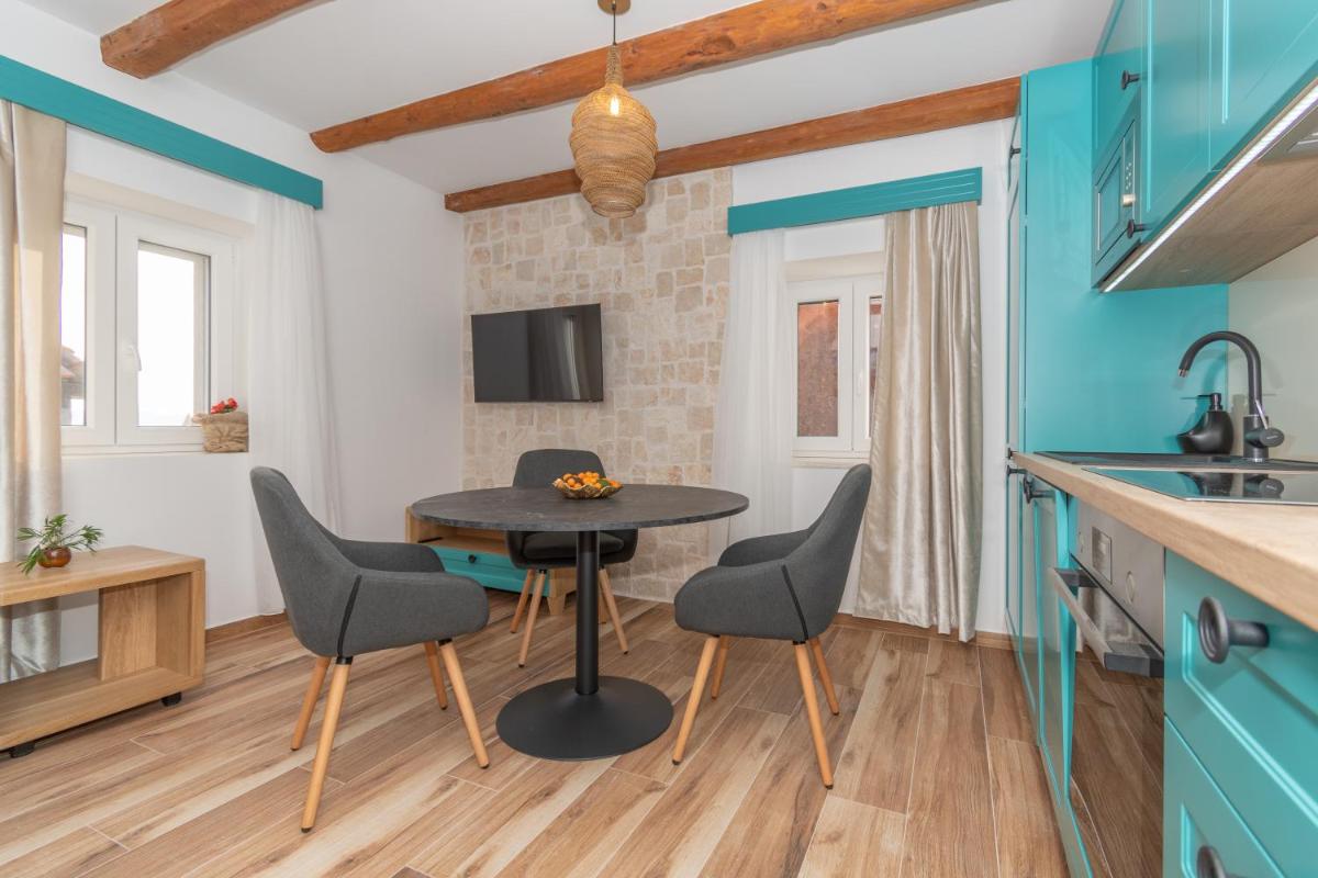 Ivka Makarska - modern and luxurious oldtown apartament view 2