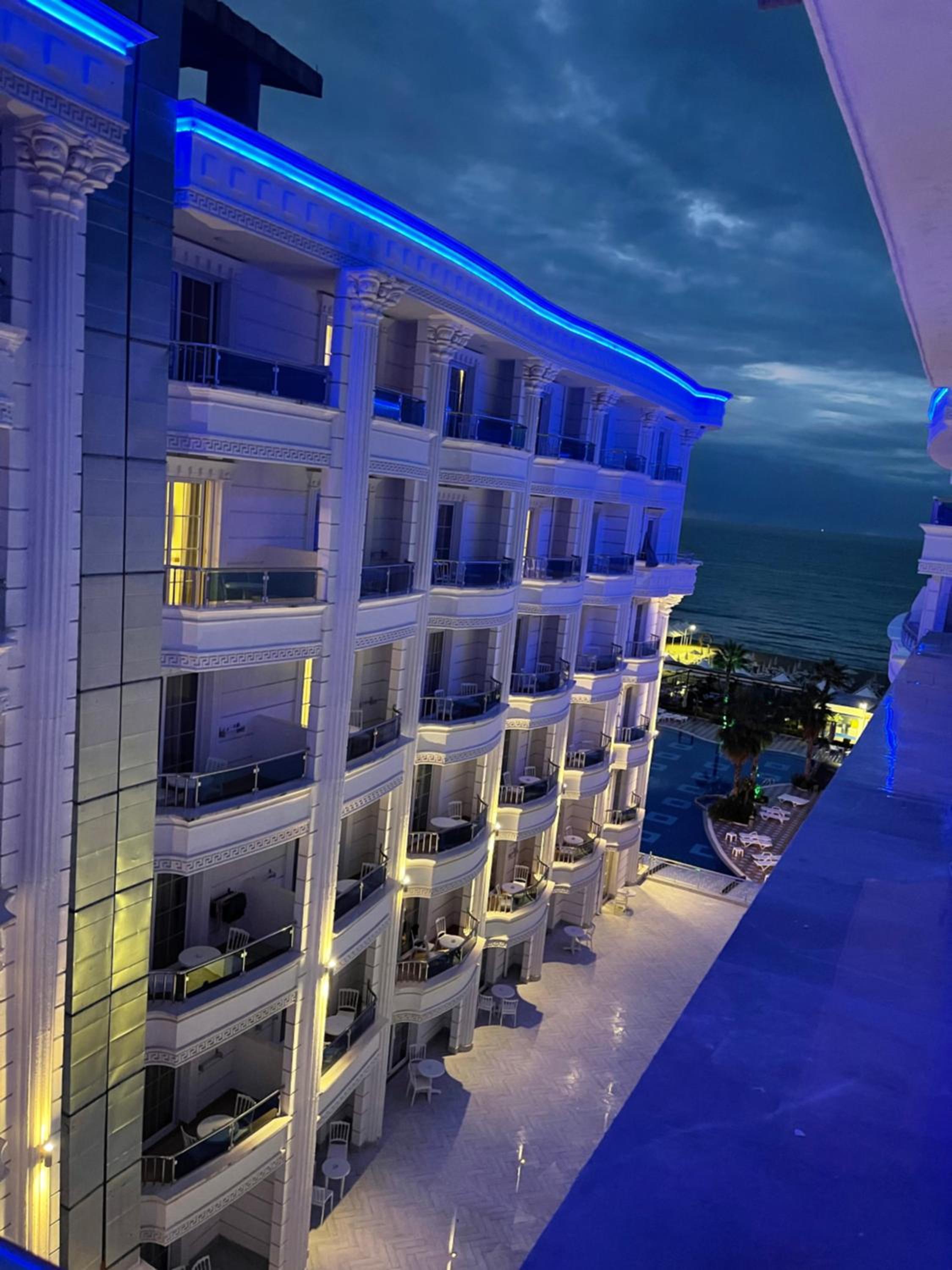 Armando Apartments