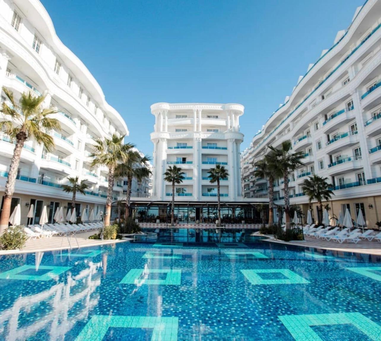 Armando Apartments