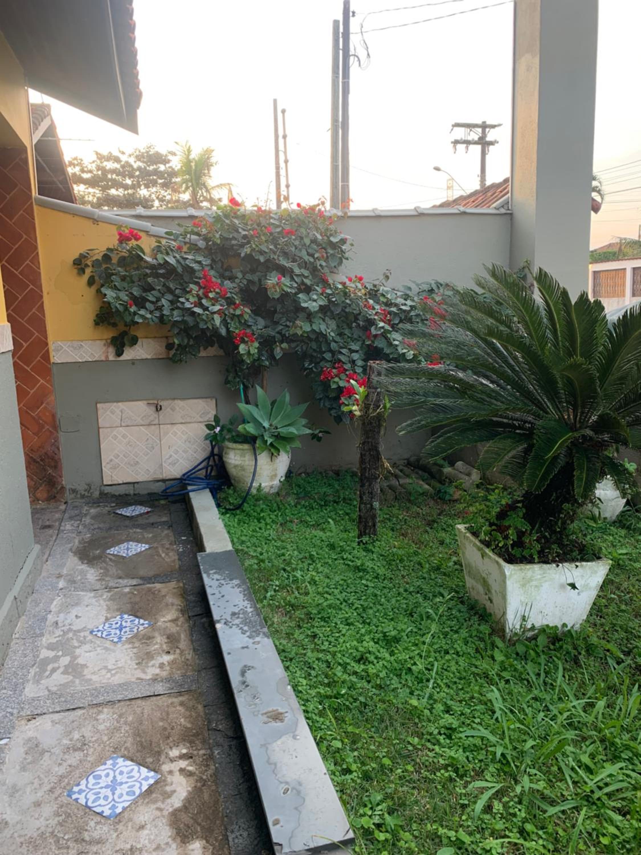 Lindo Sobrado Amarelo -próximo a praia