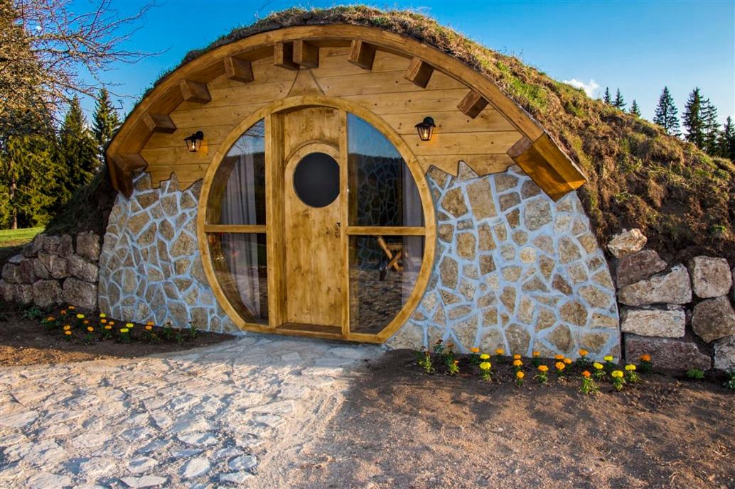 Mountain bungalows and a Hobbit House - Jazavčije Rupe view 3