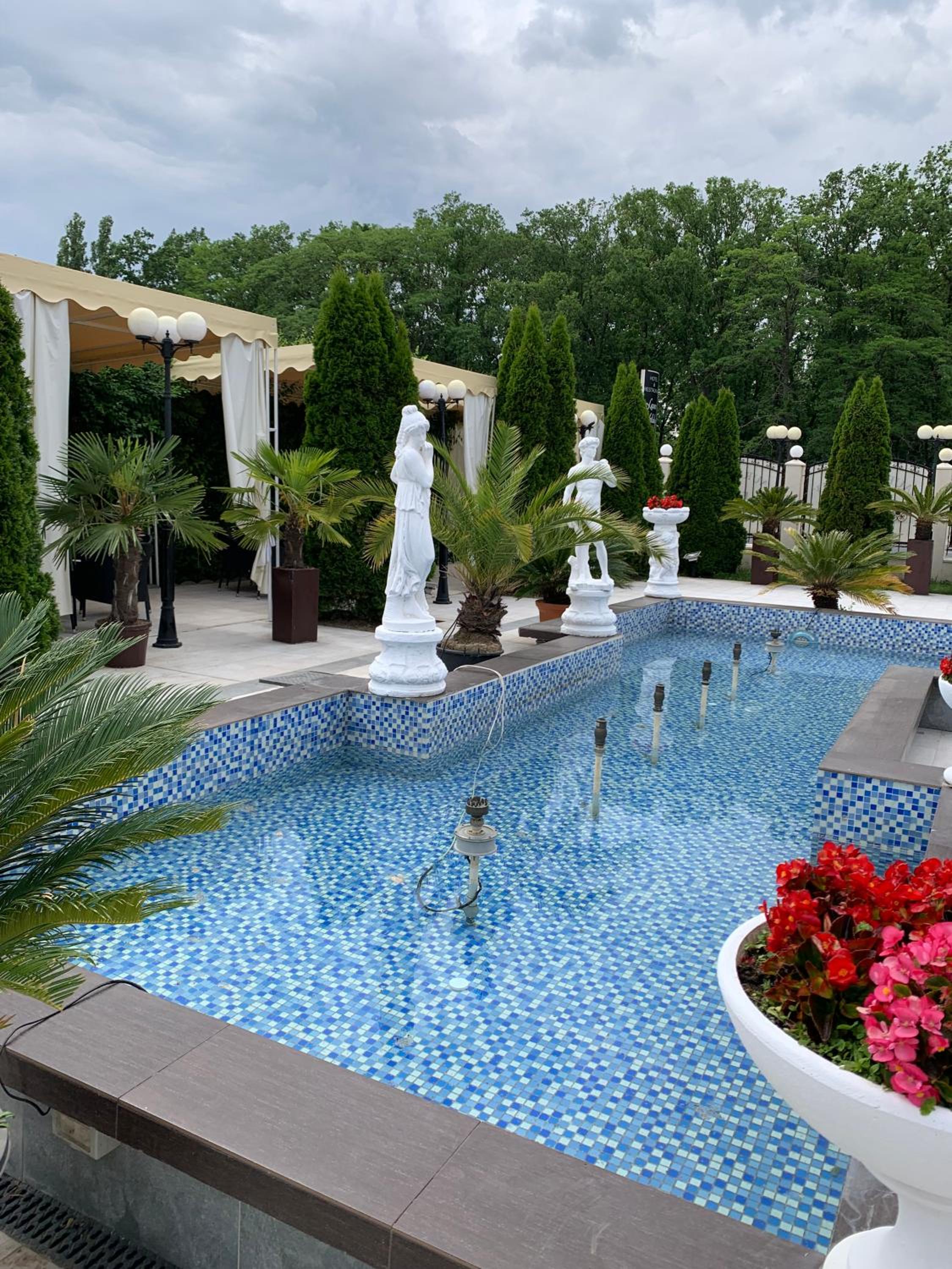 swimming pool
