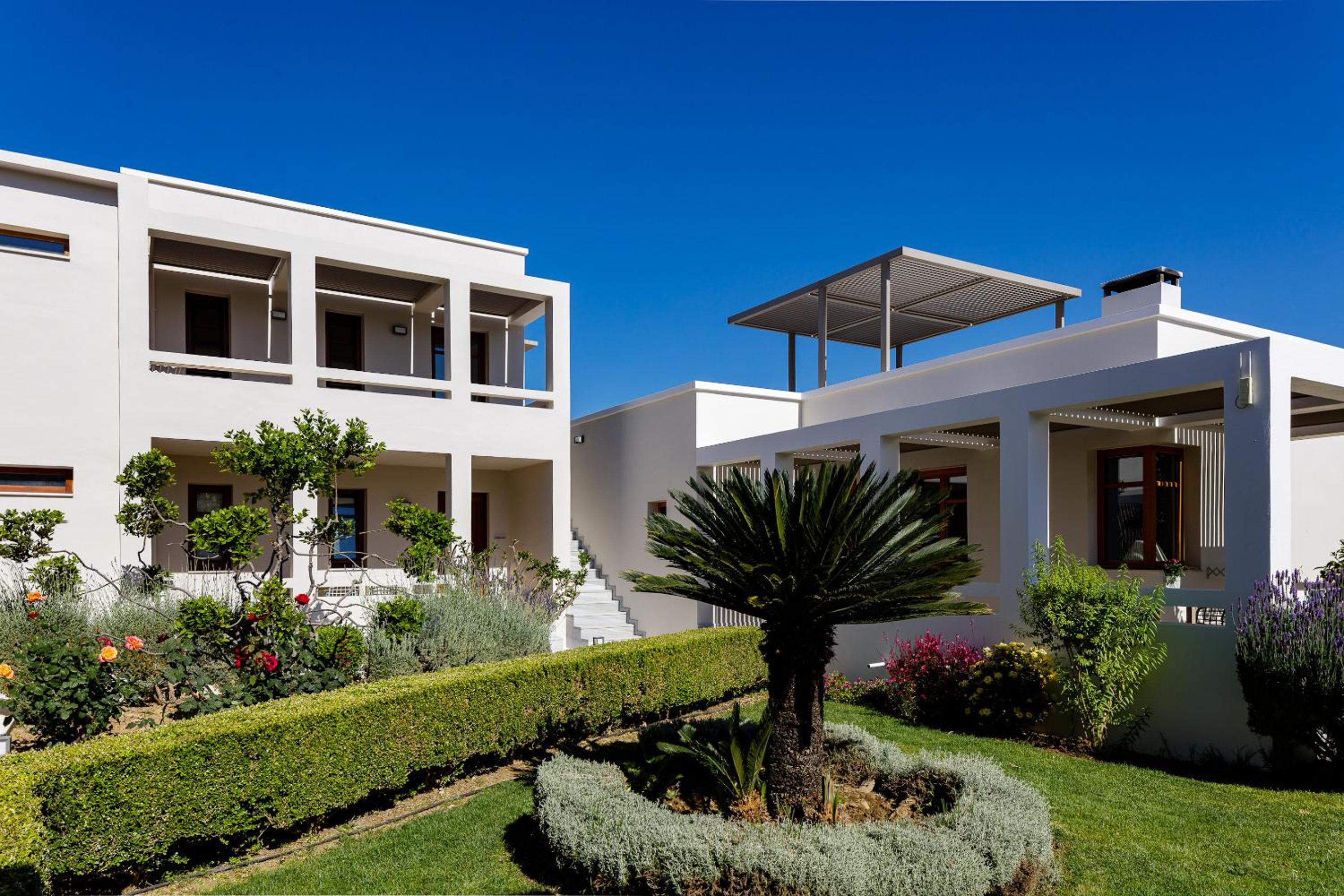 Mikro Livadi Special Lodges - Has an Eco Salt water pool - 150m from the beach