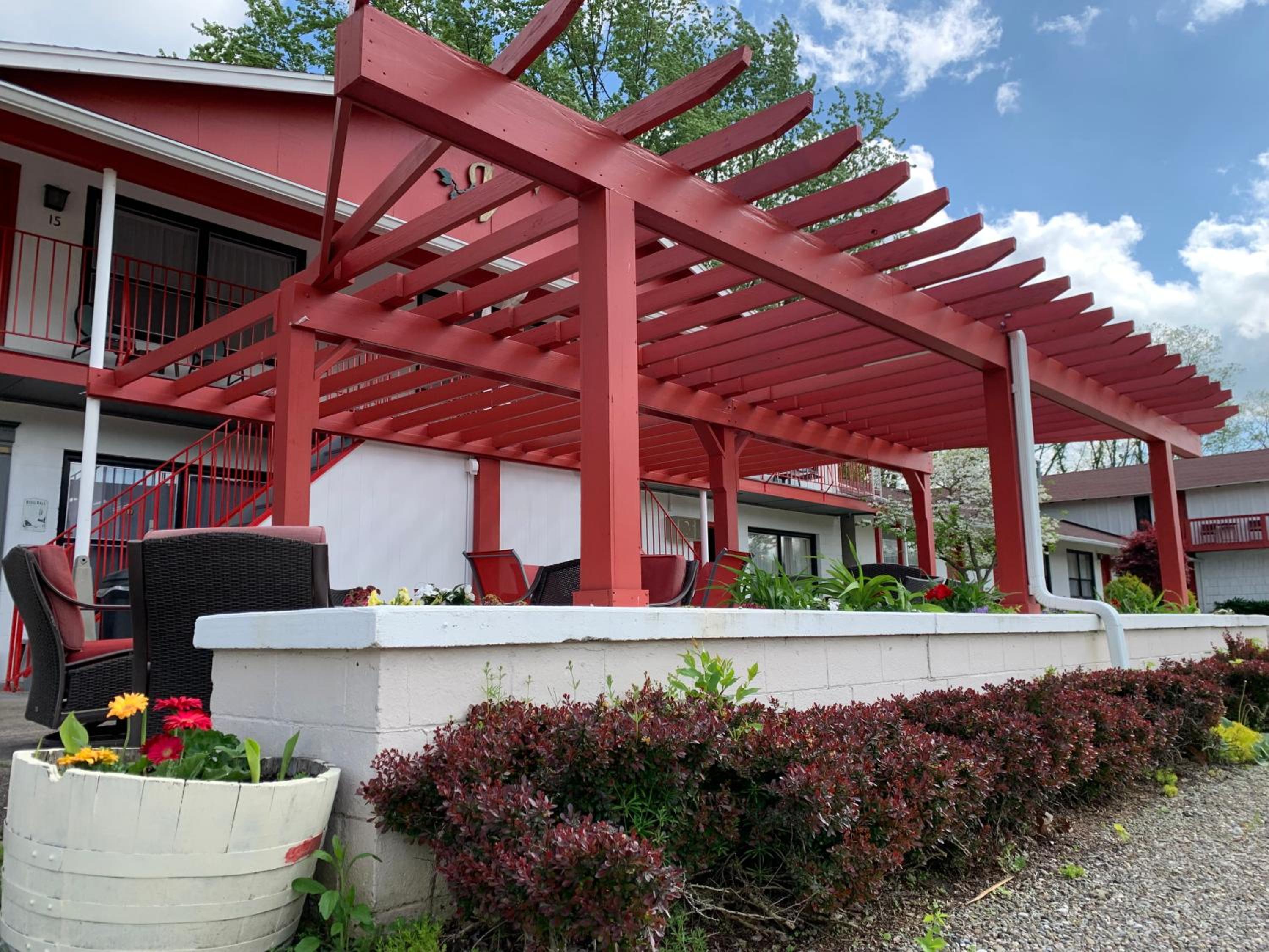 Vinehurst Inn & Suites