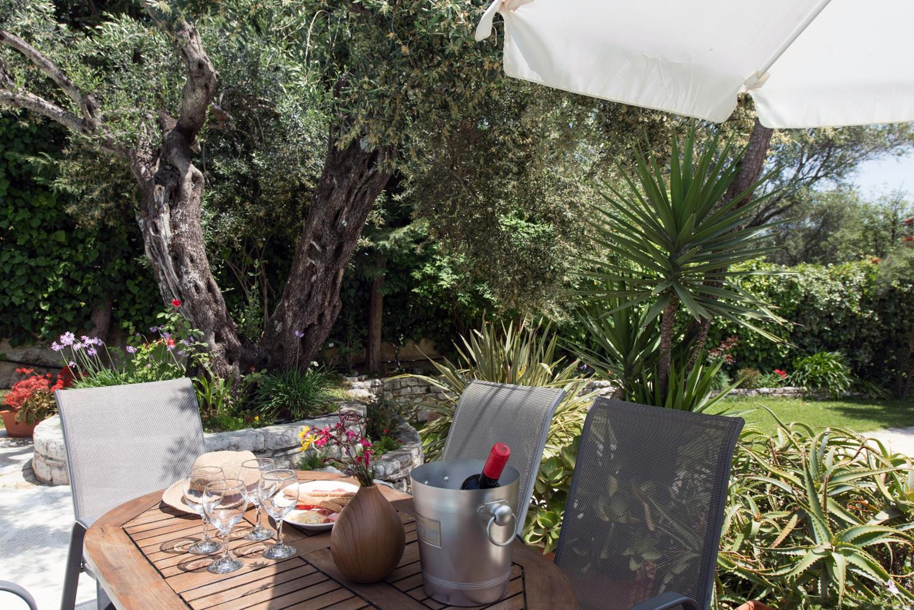 Villa Apleton en Kassiopi — balance & terrace
