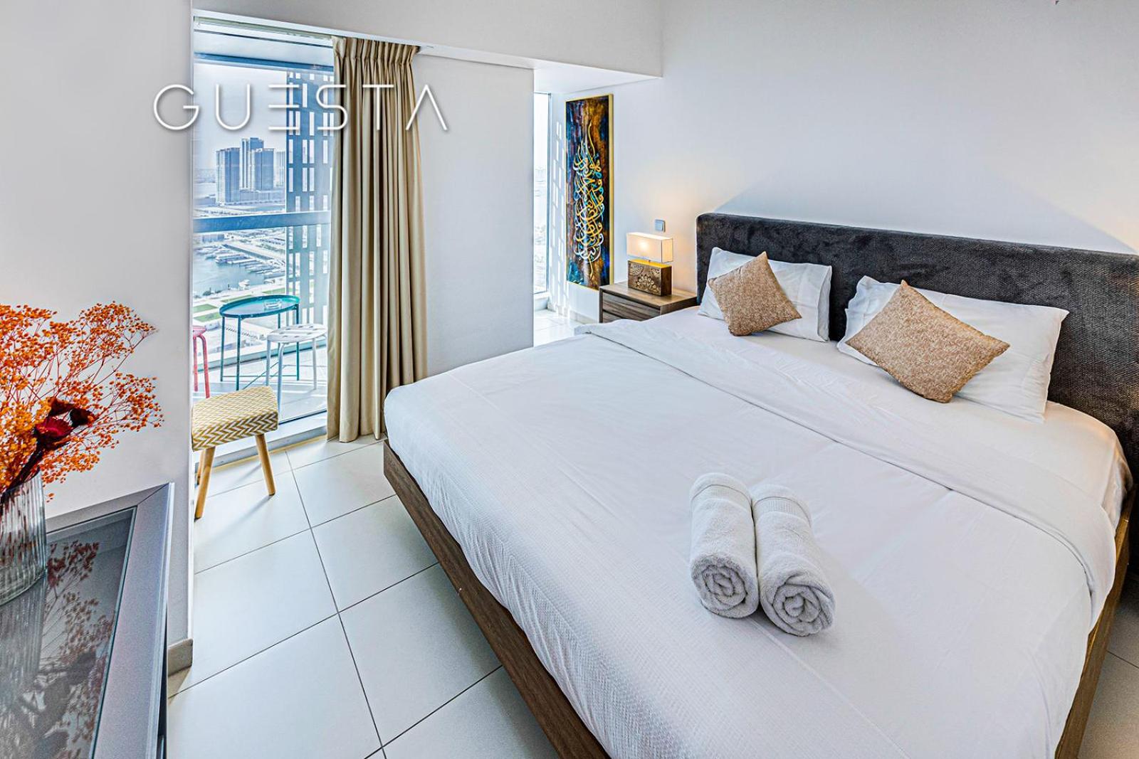 Cayan Tower, Dubai Marina