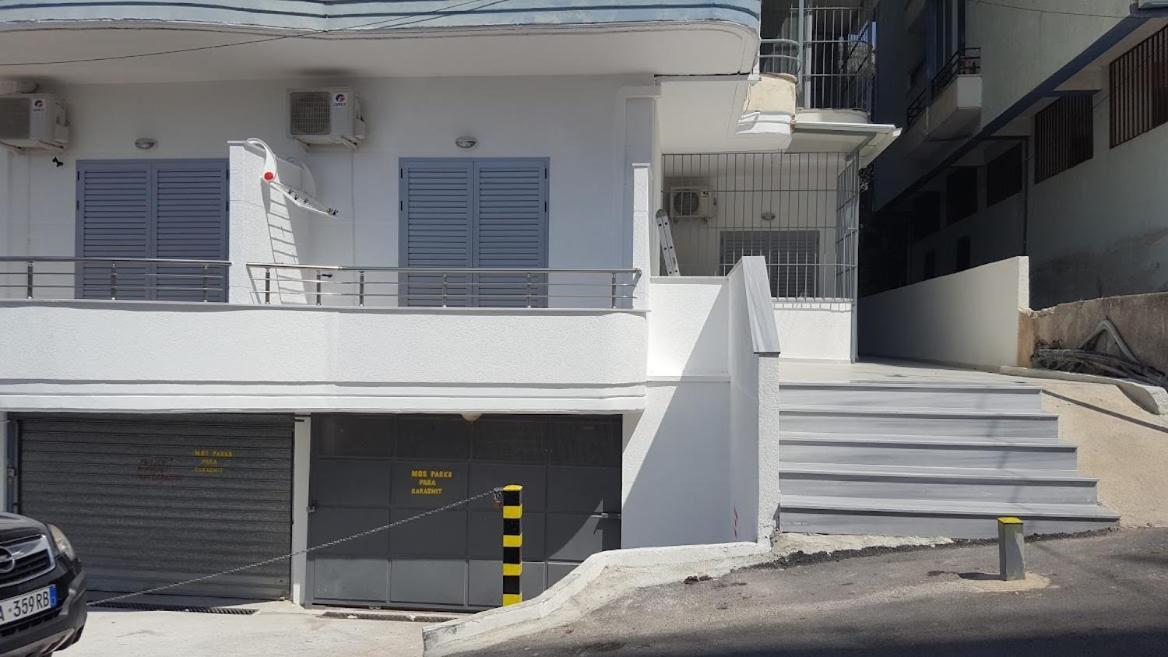 2 bedroom apartment 100m from beach