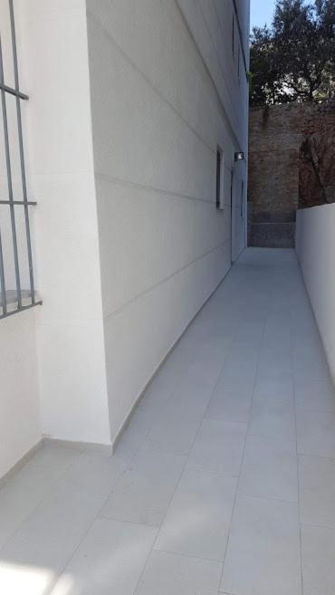 2 bedroom apartment 100m from beach