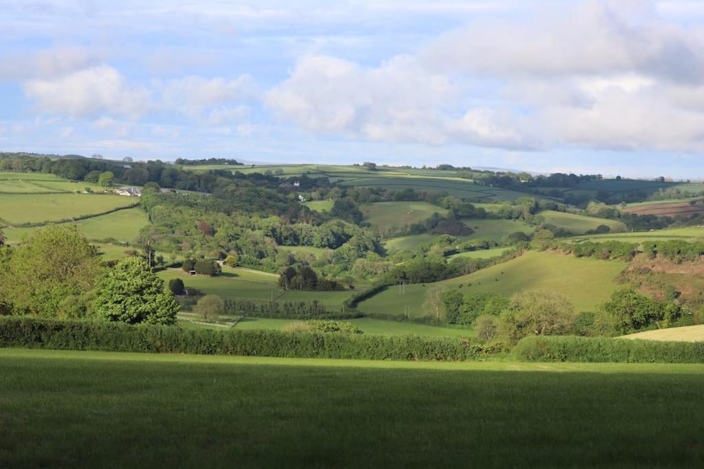 Cornish rural holiday home with stunning far reaching views view 3