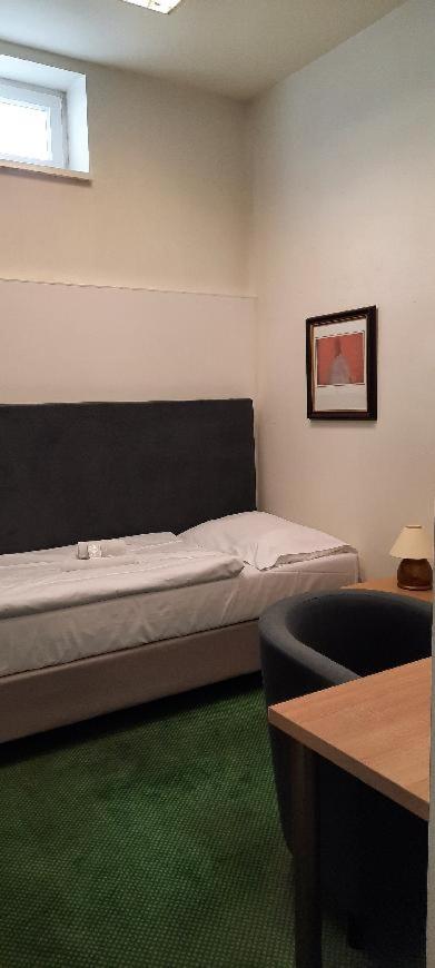 THE Z ACCOMMODATION