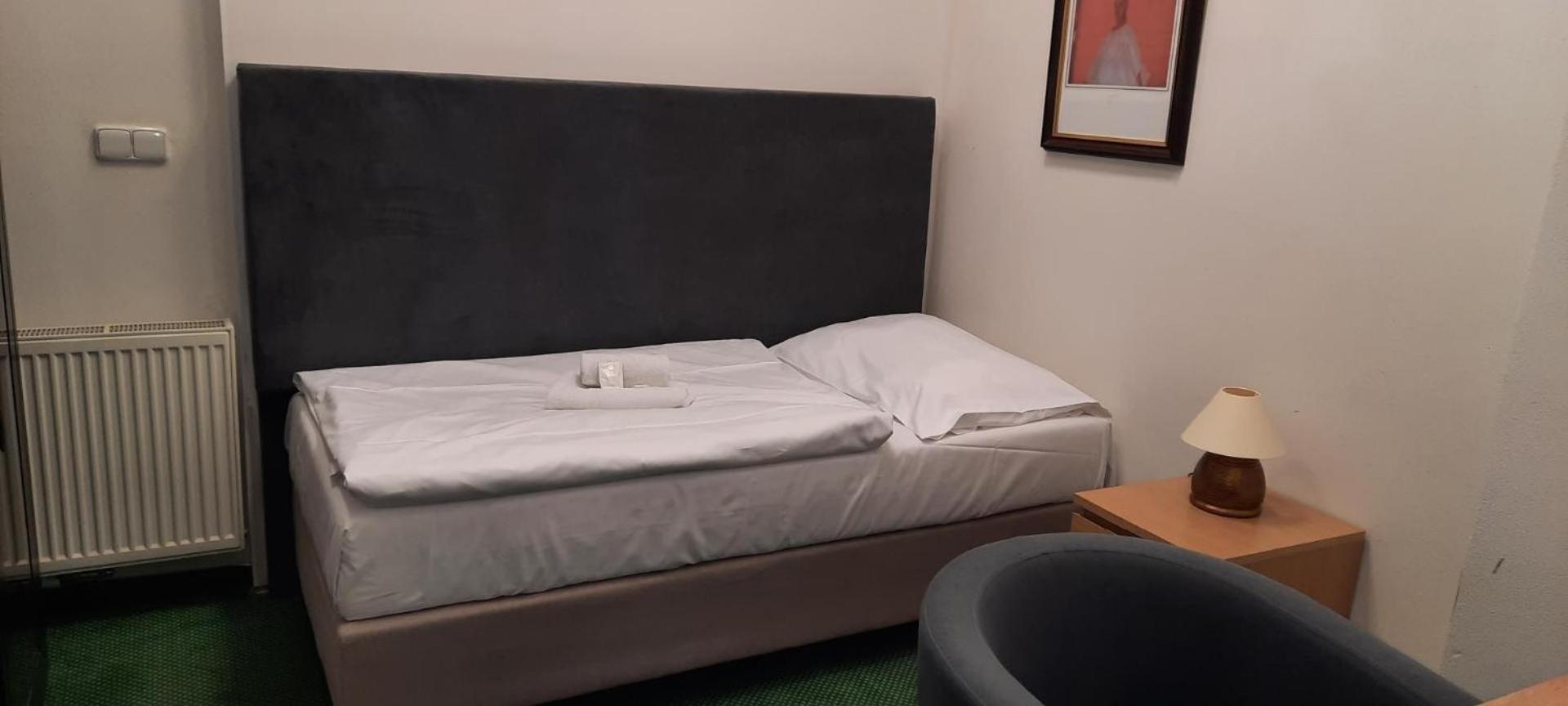 THE Z ACCOMMODATION