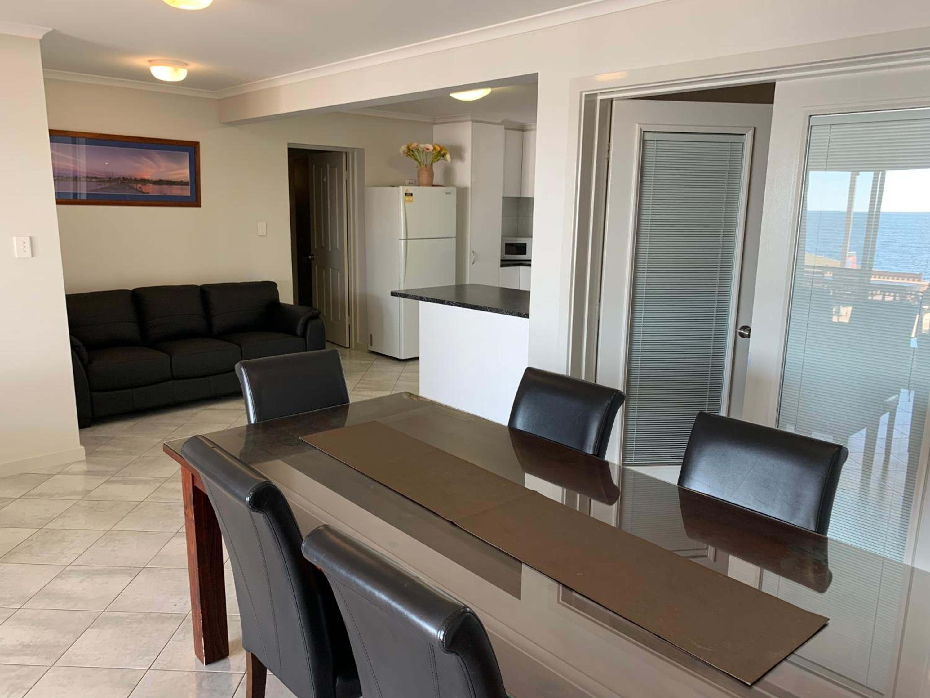 Beachside & Jetty View 6 - Captain's Apartment