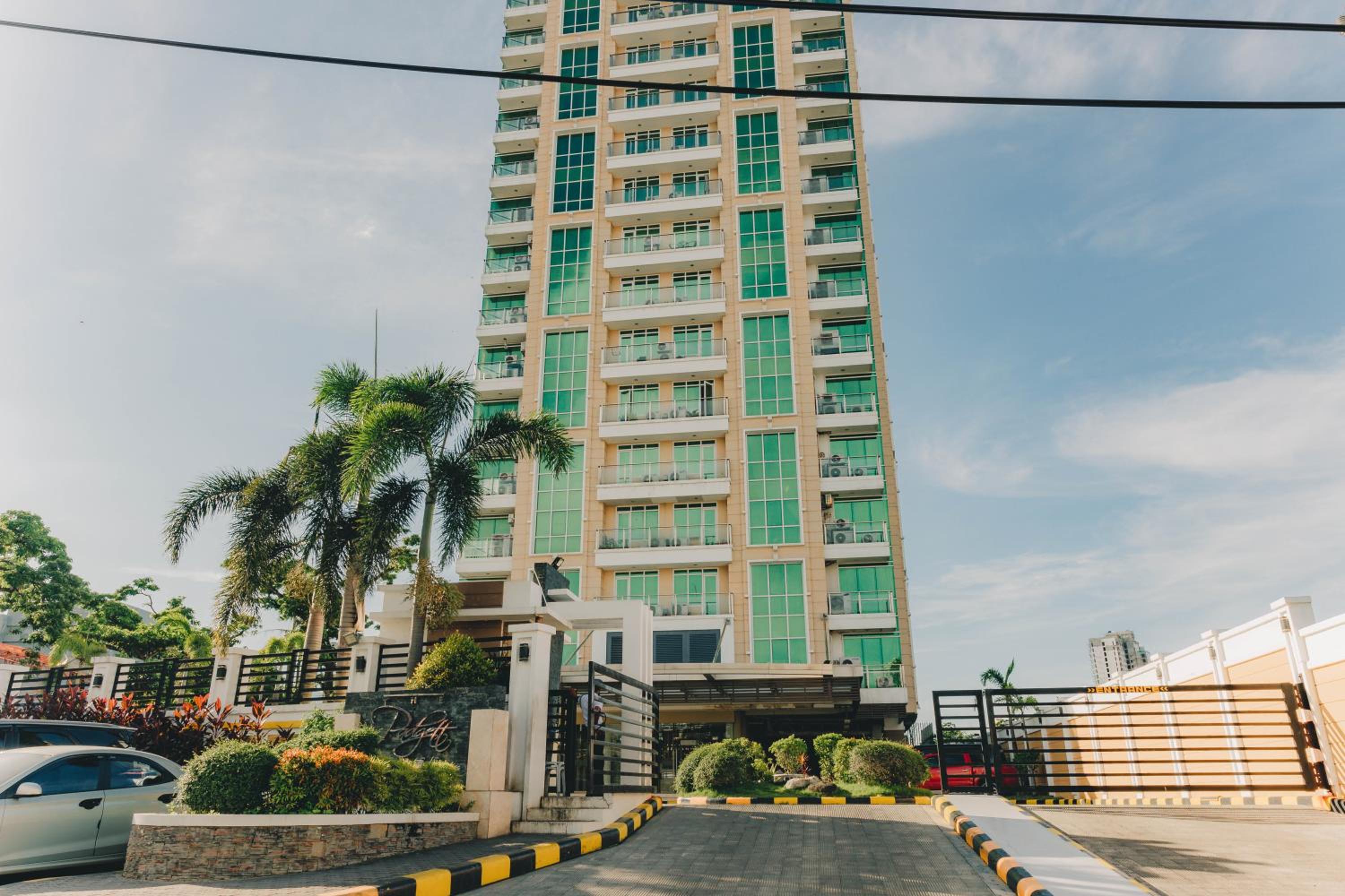 Ayala Mall 10mins walk Cebu City Apartment & Pool