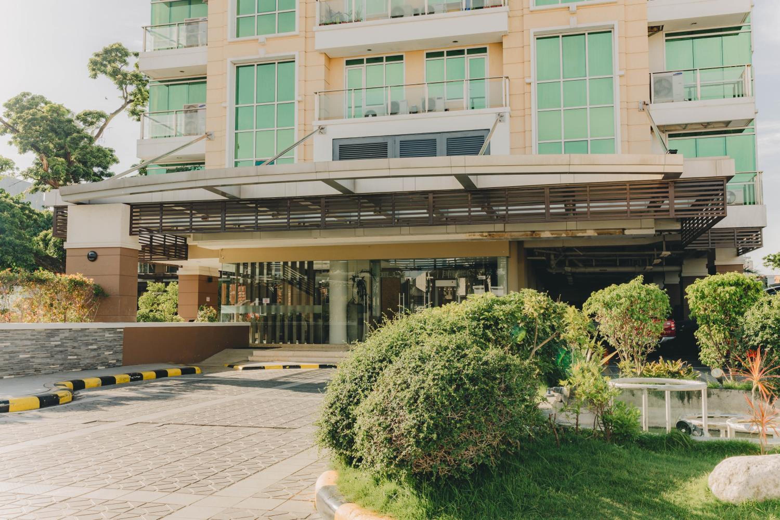 Ayala Mall 10mins walk Cebu City Apartment & Pool