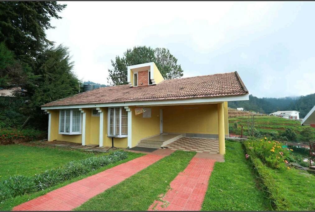Rustic 3-BR Villa w/ Front & Back Yards in the mountains view 4