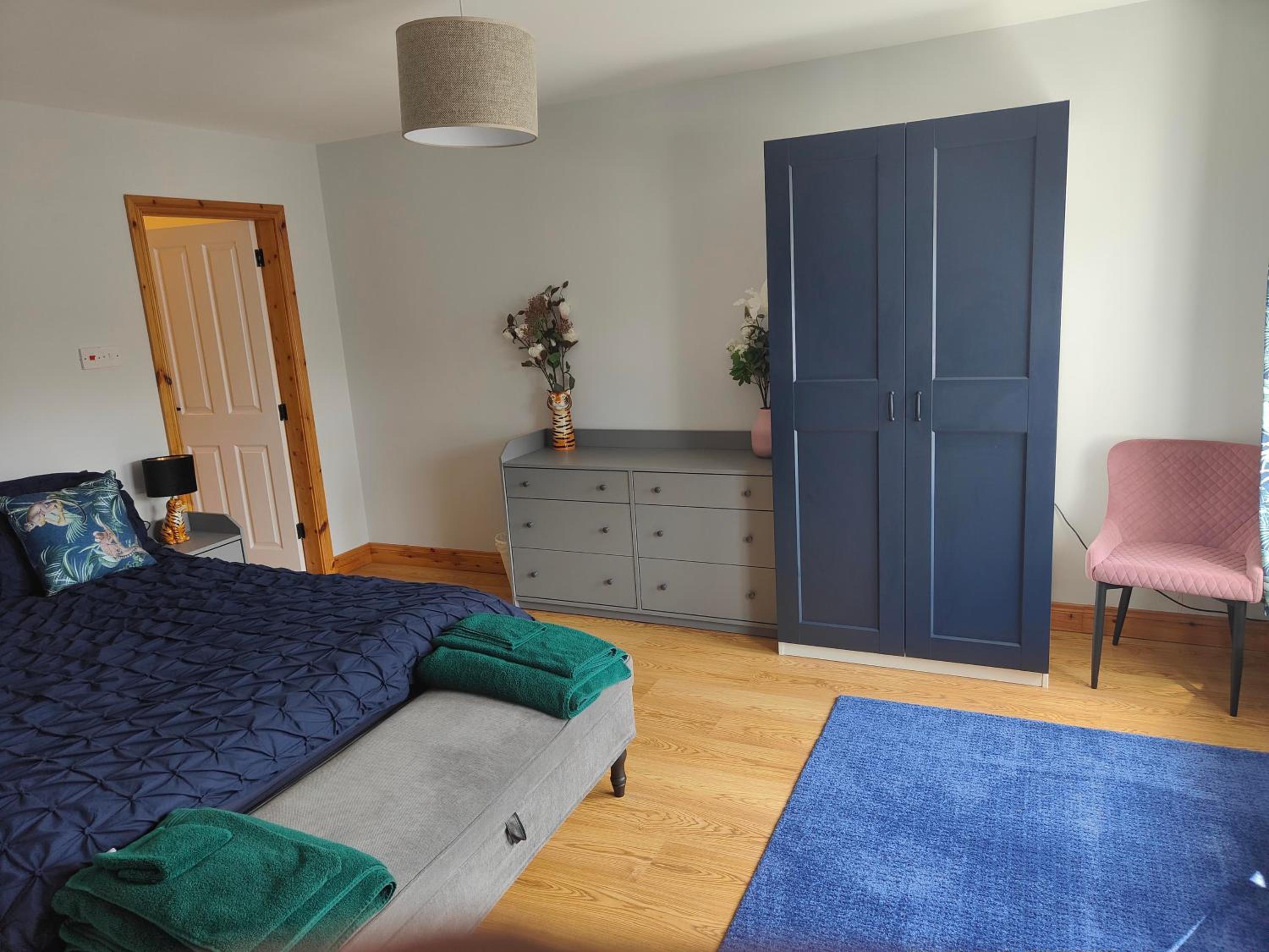 Castleview Large 3 Bedroom Family House - Glenarm view 2