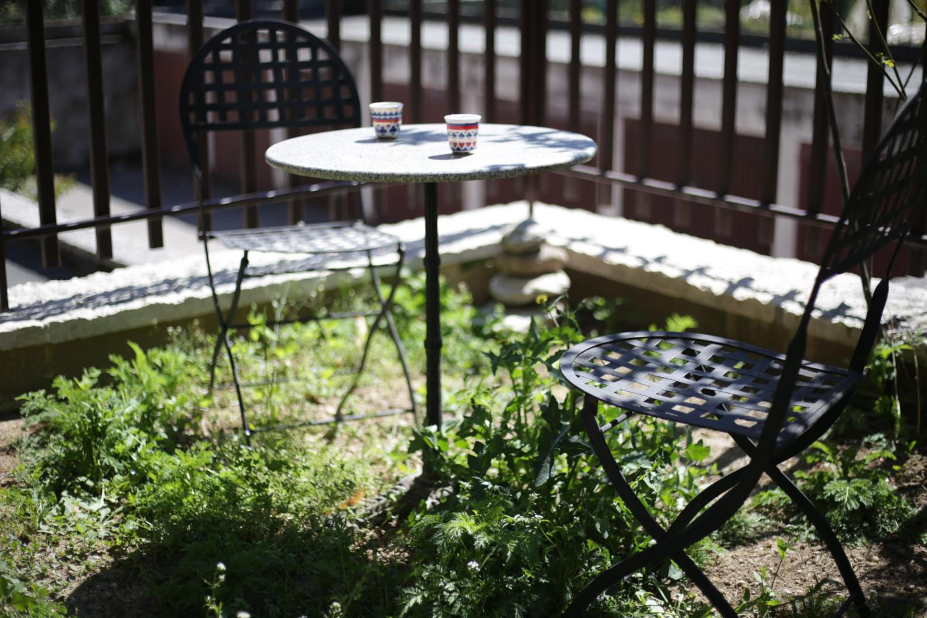 Apartment with lovely garden photo 1