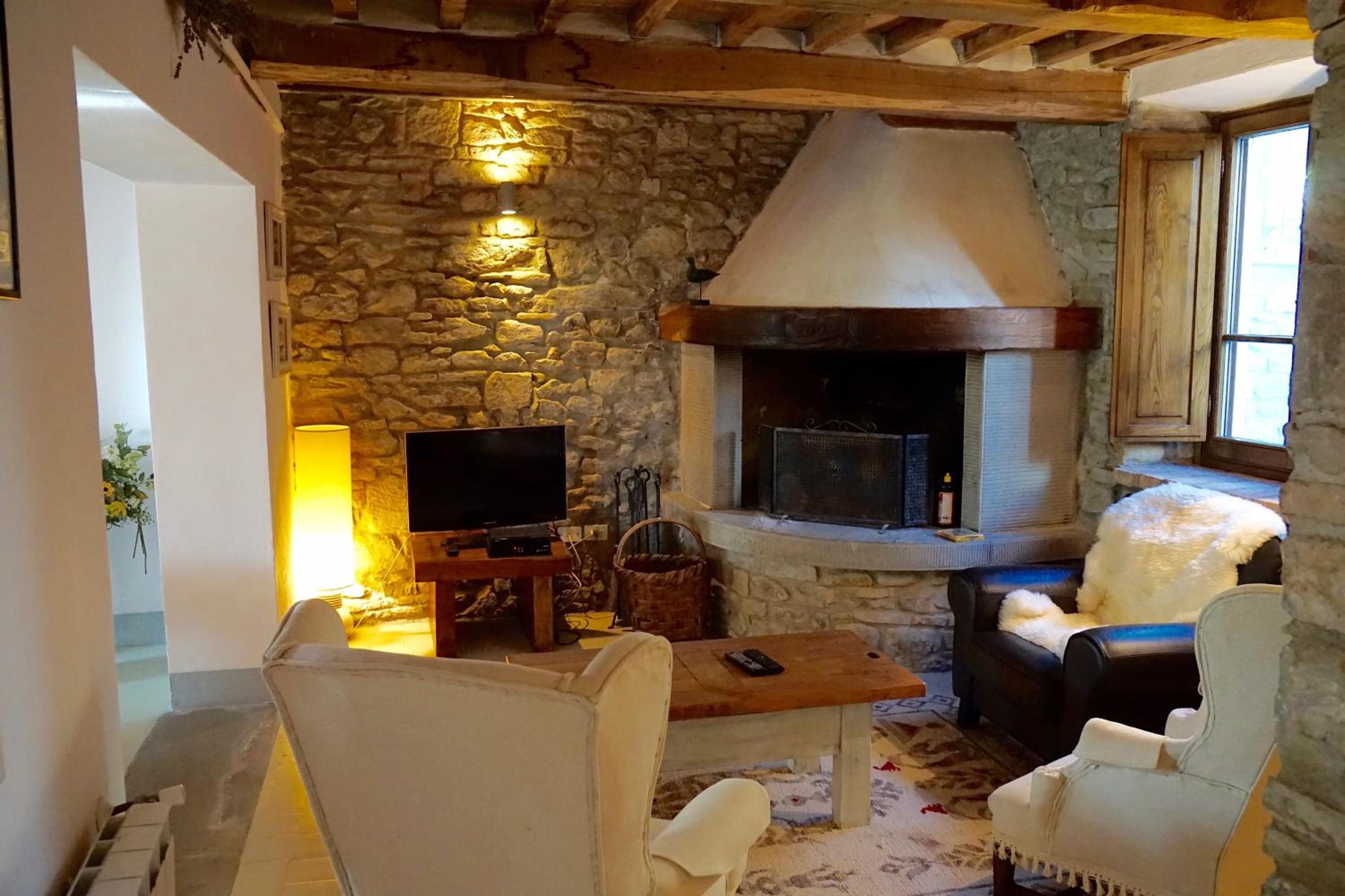 Villa Calcina, Beautiful Tuscan Farmhouse view 3