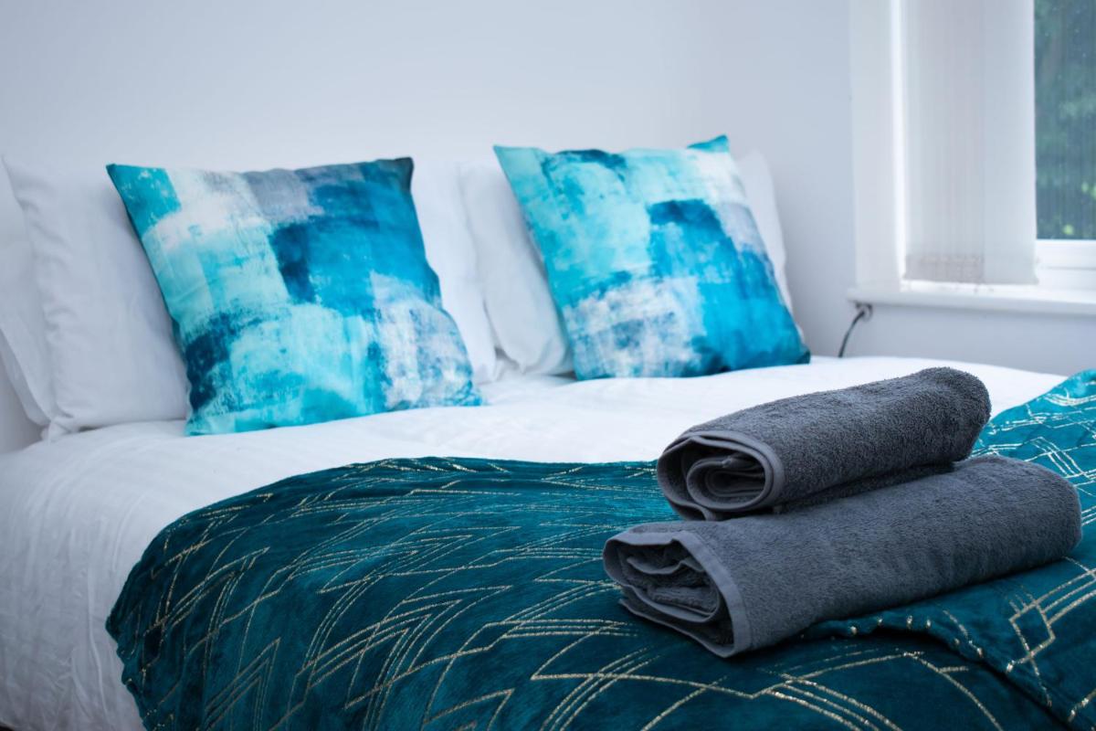 Ideal Lodgings in Bury - Redvales view 3