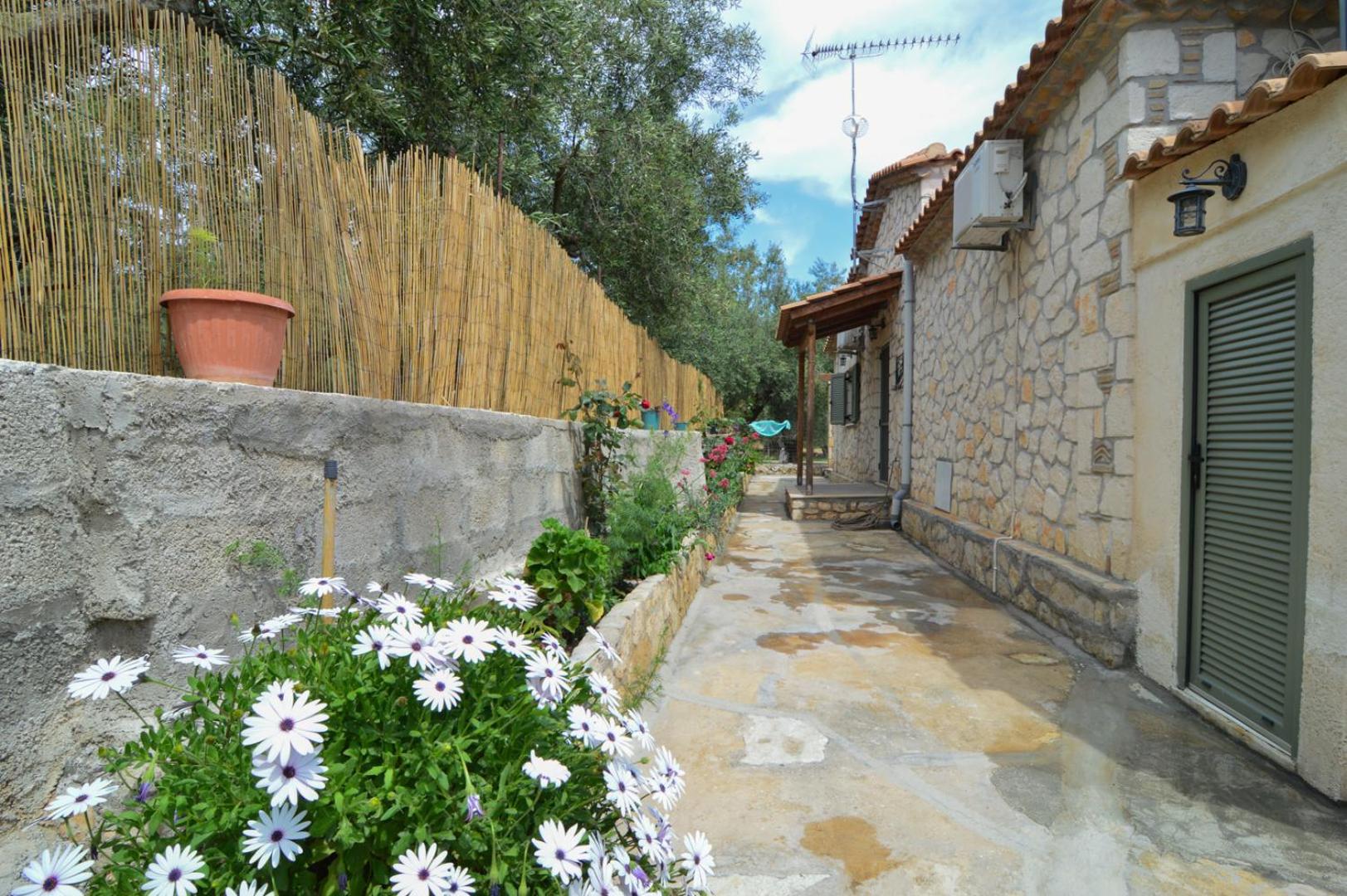 Villa Lobos (Labrini) view 3