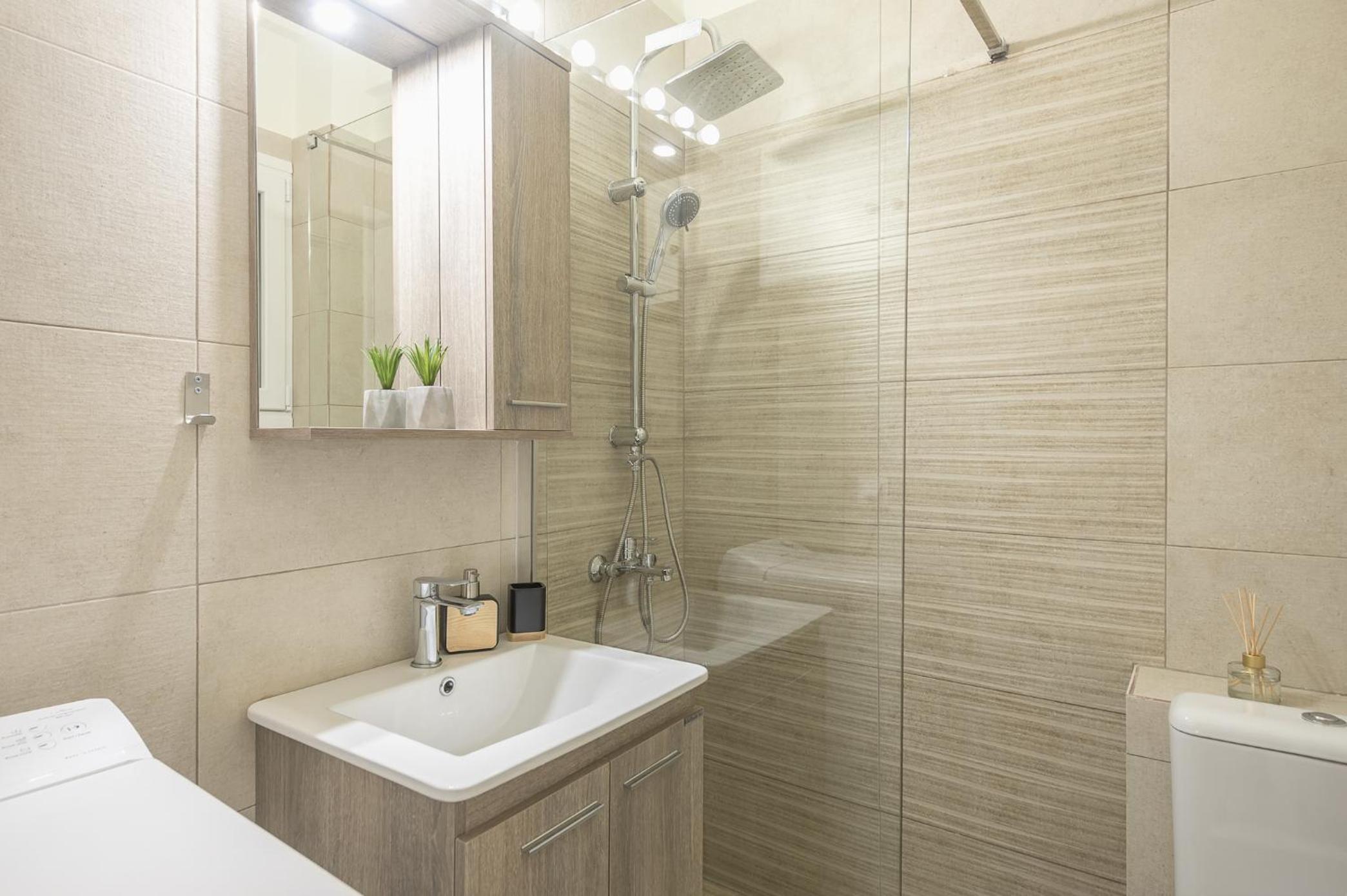 City Suite by Cloudkeys en Athens — bathroom