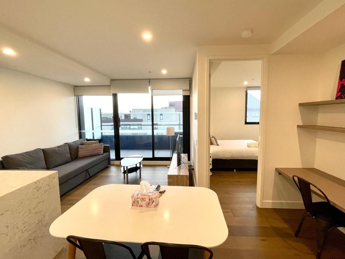Readyset Apartments at Marque view 4