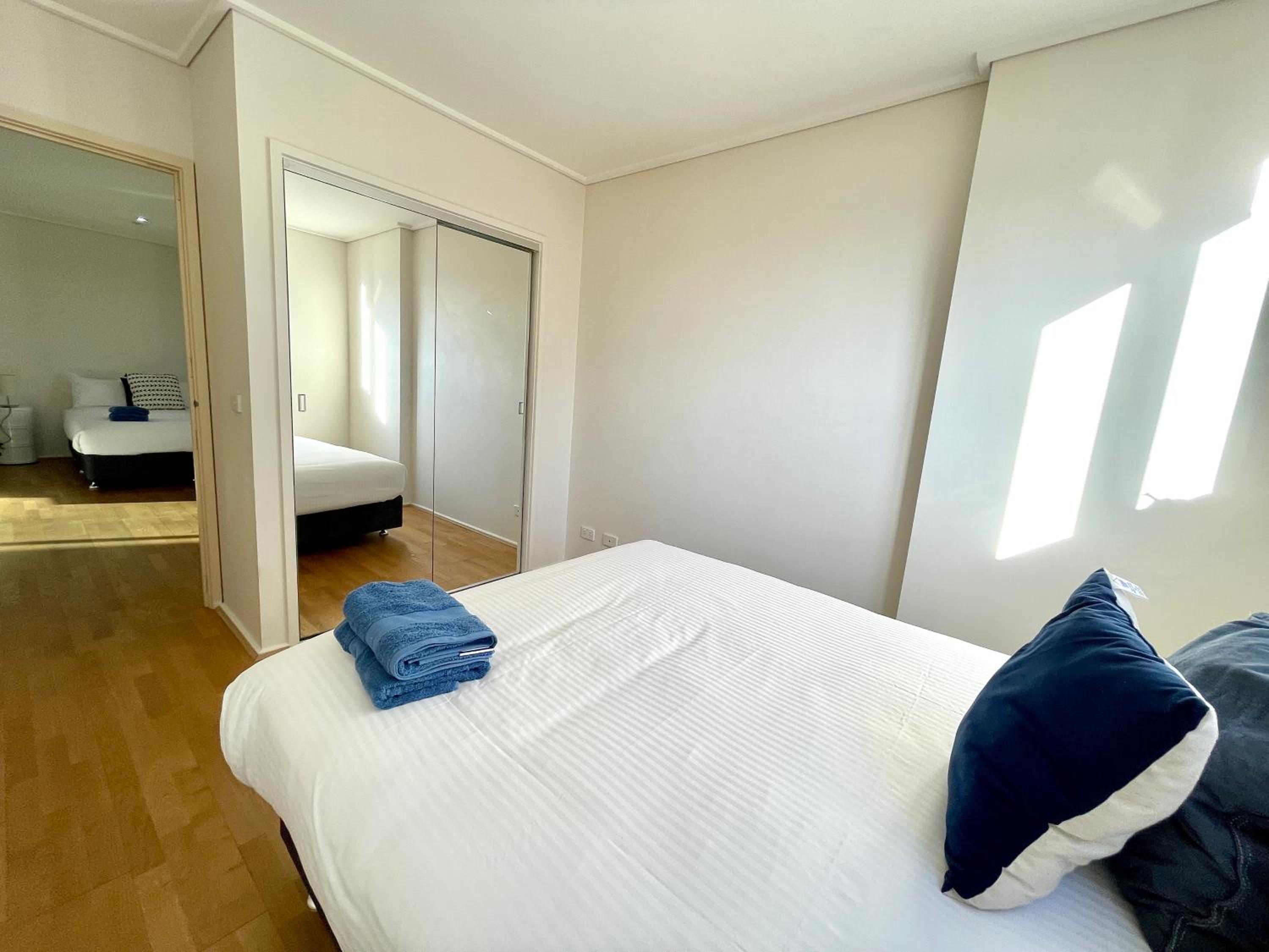 Readyset Apartments at Dockside