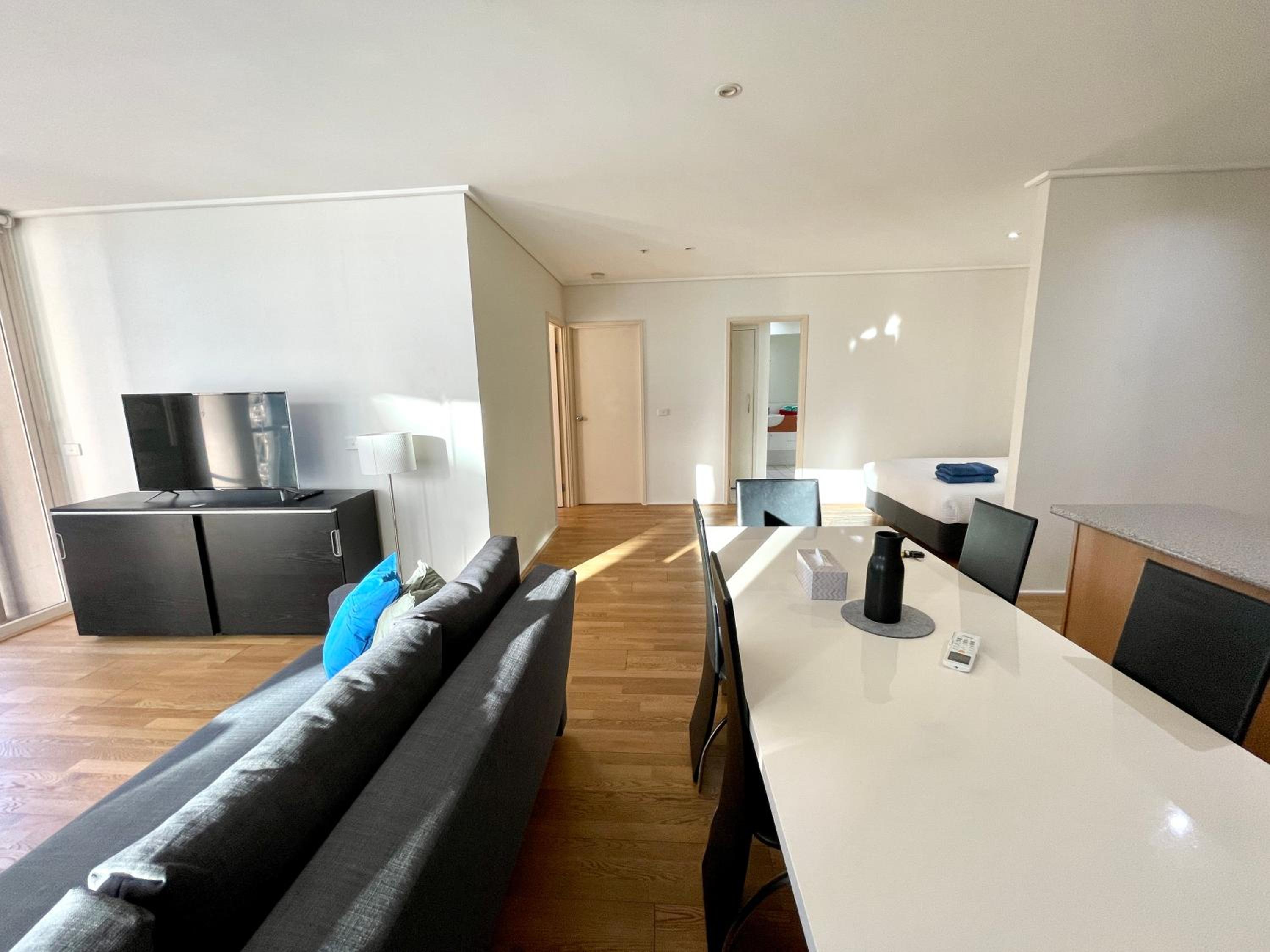 Readyset Apartments at Dockside