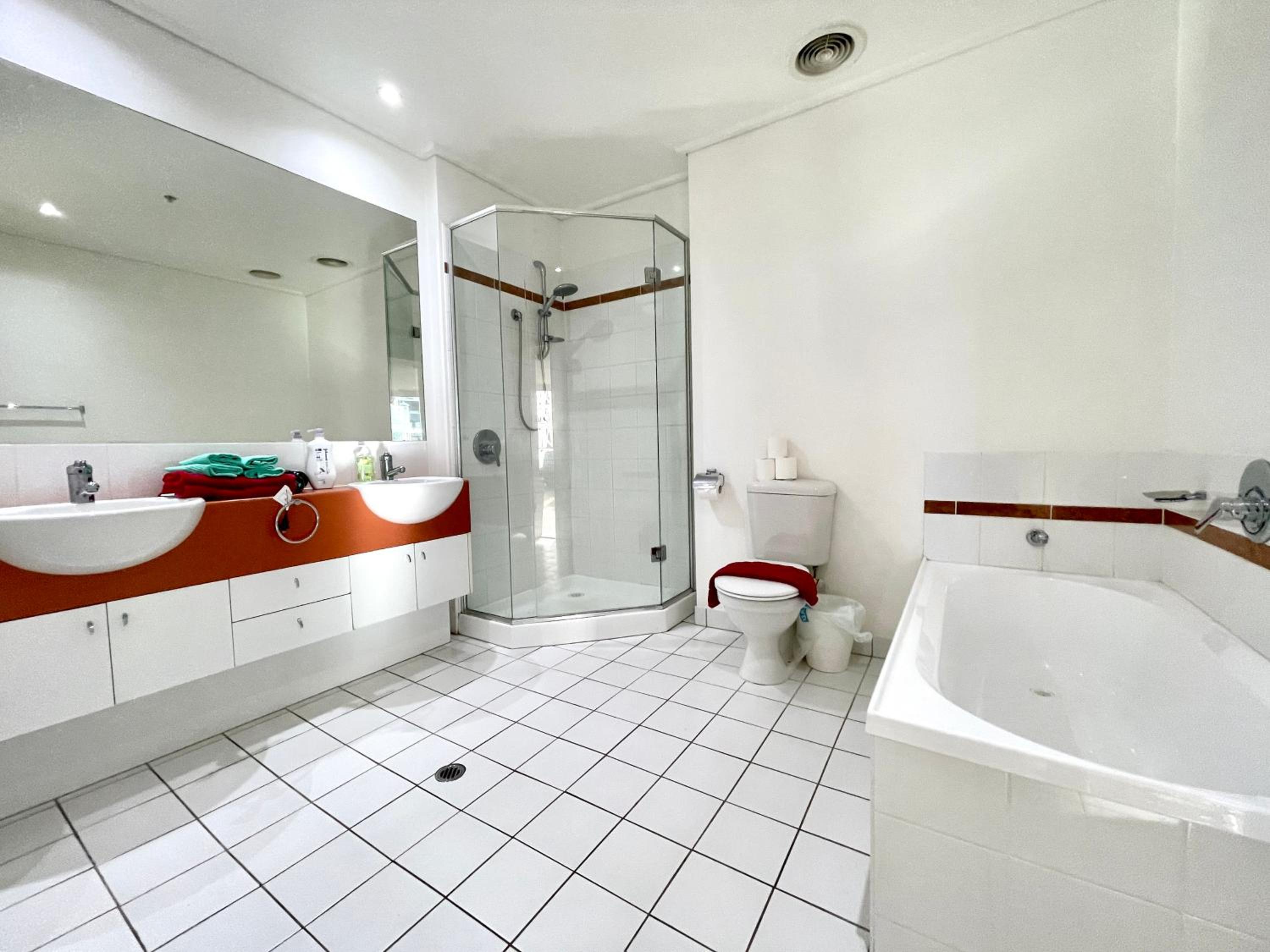 Readyset Apartments at Dockside
