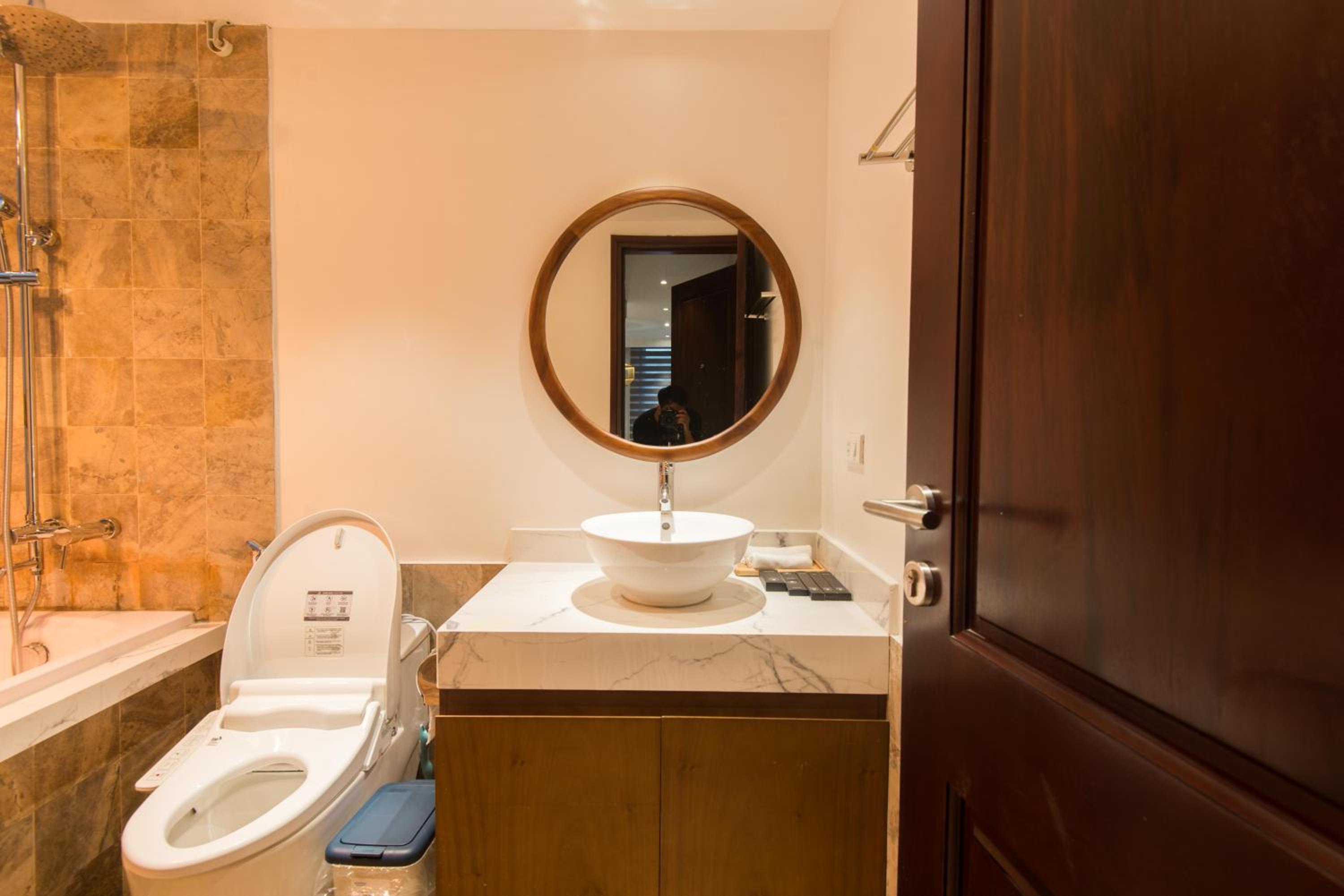 22housing Hotel & Apartment 81 Linh Lang