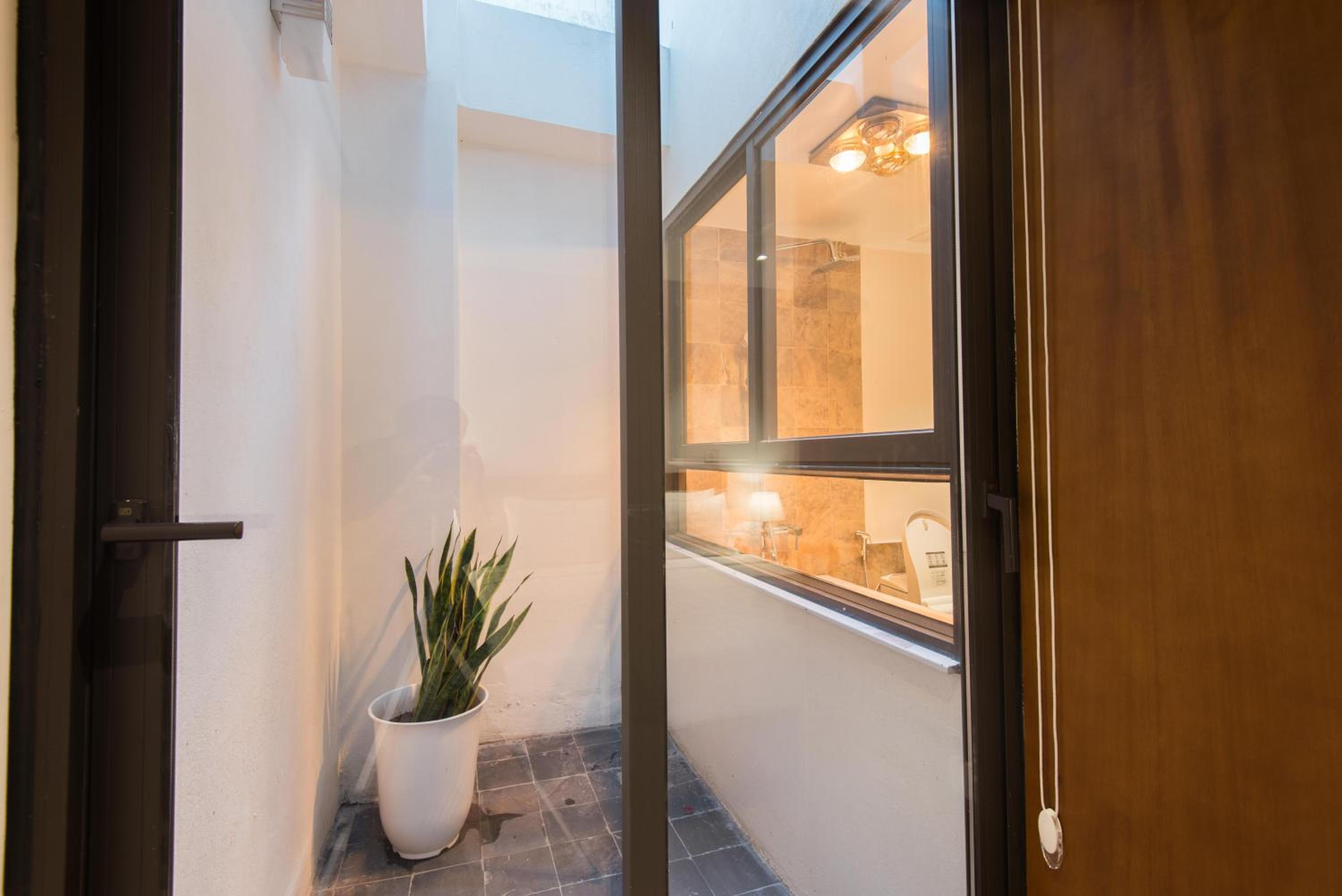 22housing Hotel & Apartment 81 Linh Lang