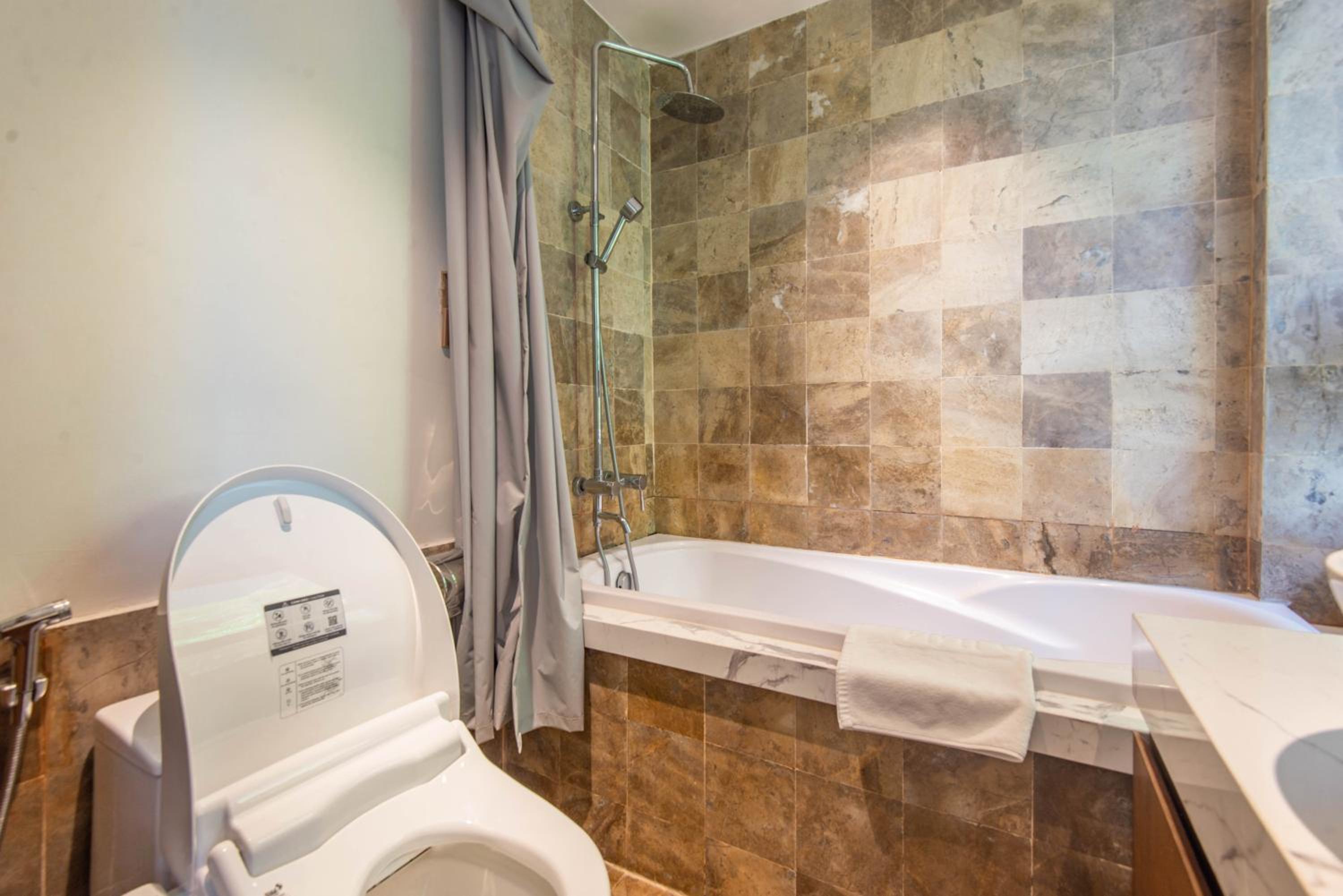 22housing Hotel & Apartment 81 Linh Lang