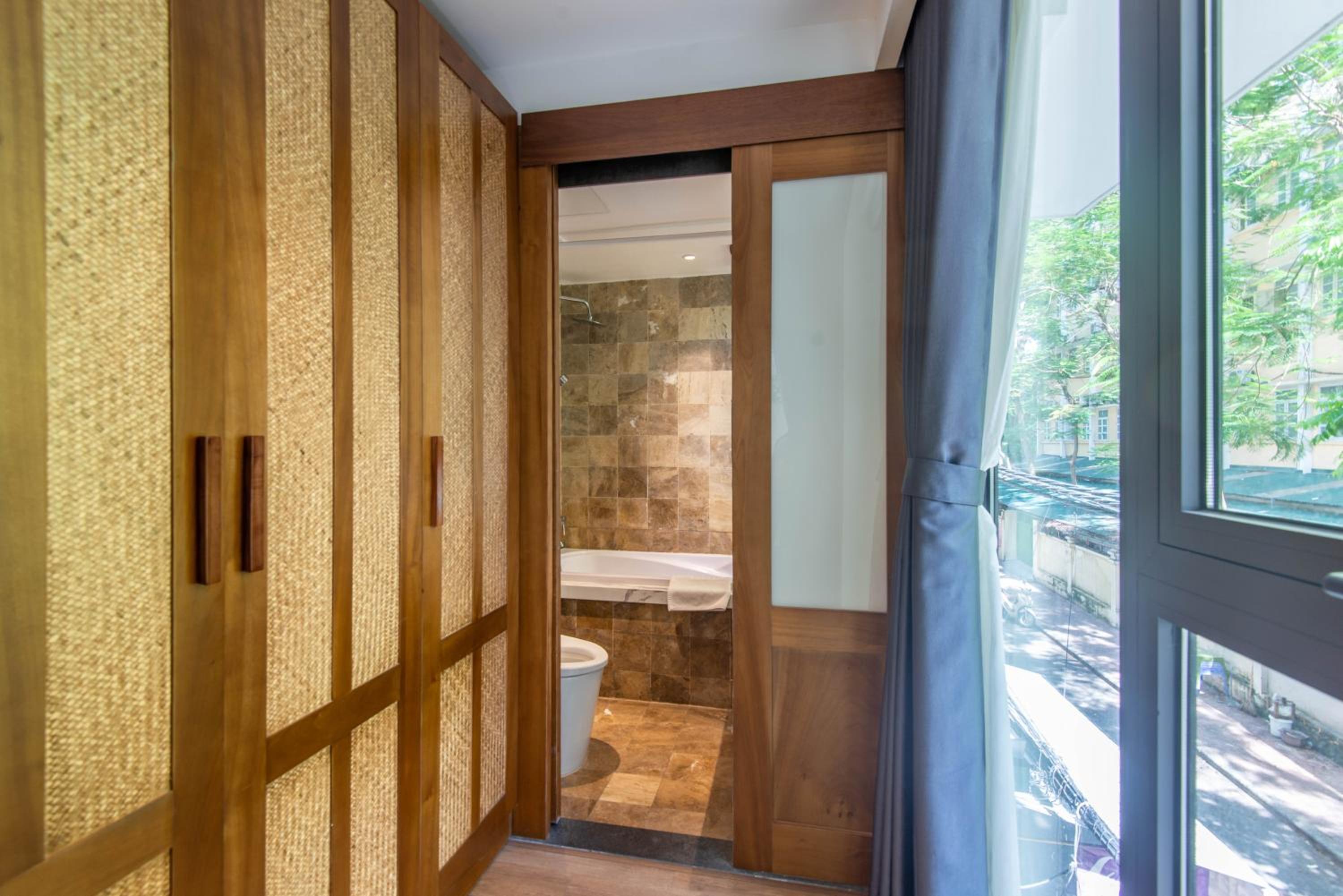 22housing Hotel & Apartment 81 Linh Lang